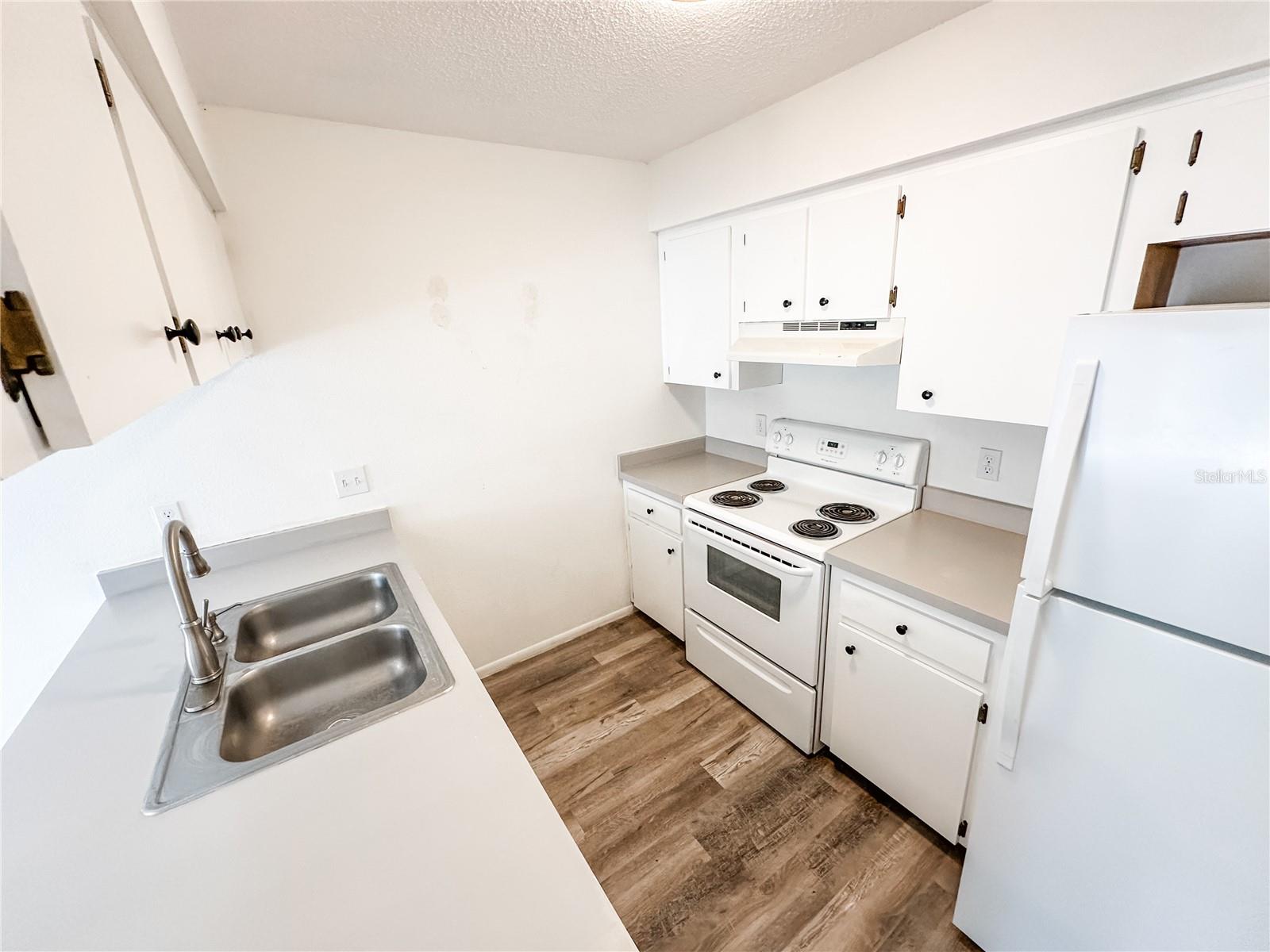 GREENFIELDS UN #1 - Residential Lease