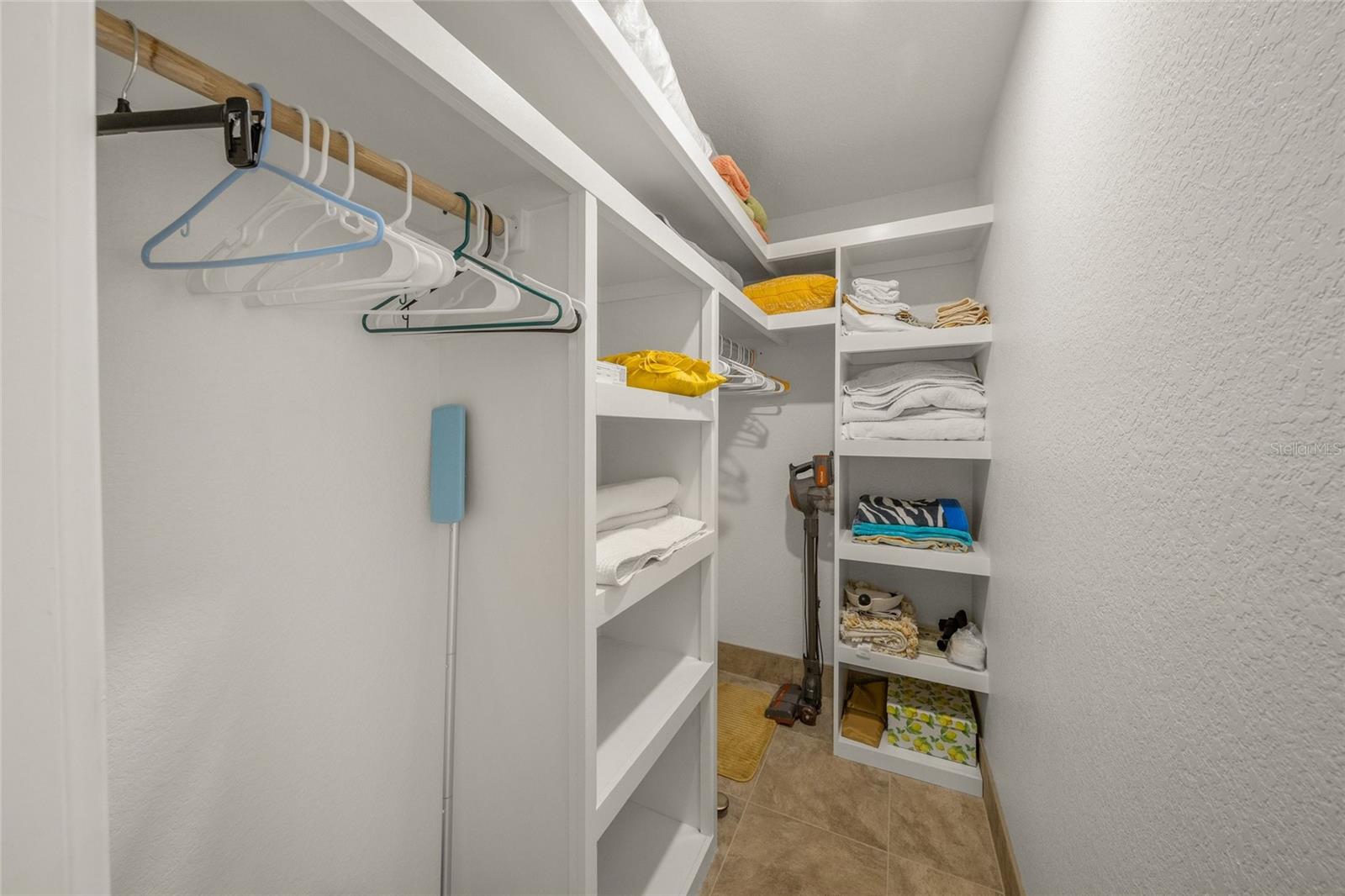 SANDPIPER KEY BLDG 05 - Residential