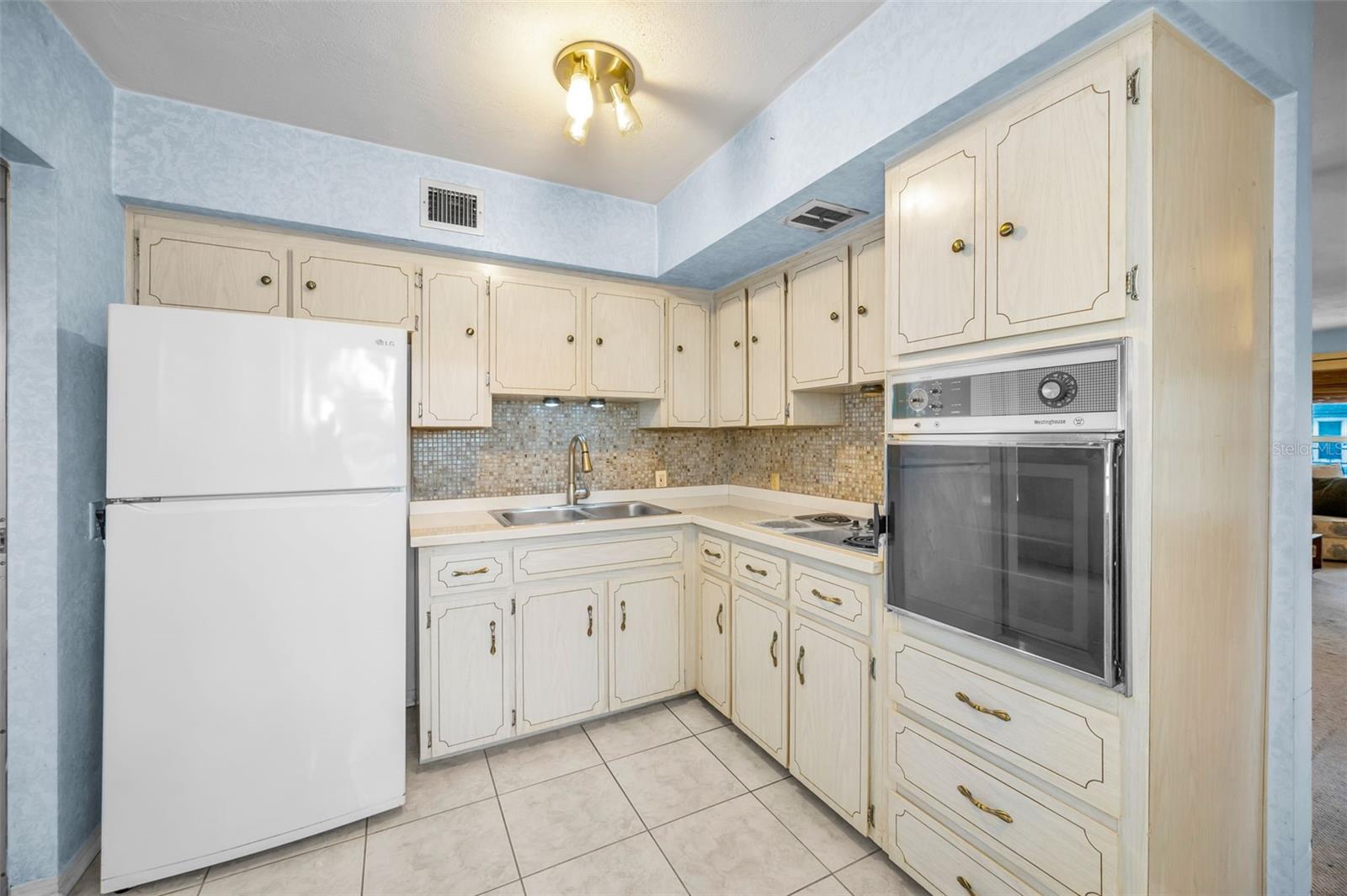 CLEARVIEW OAKS CONDO - Residential