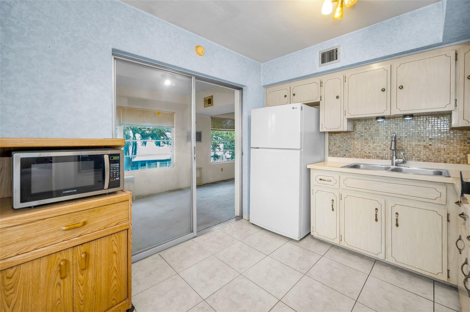CLEARVIEW OAKS CONDO - Residential