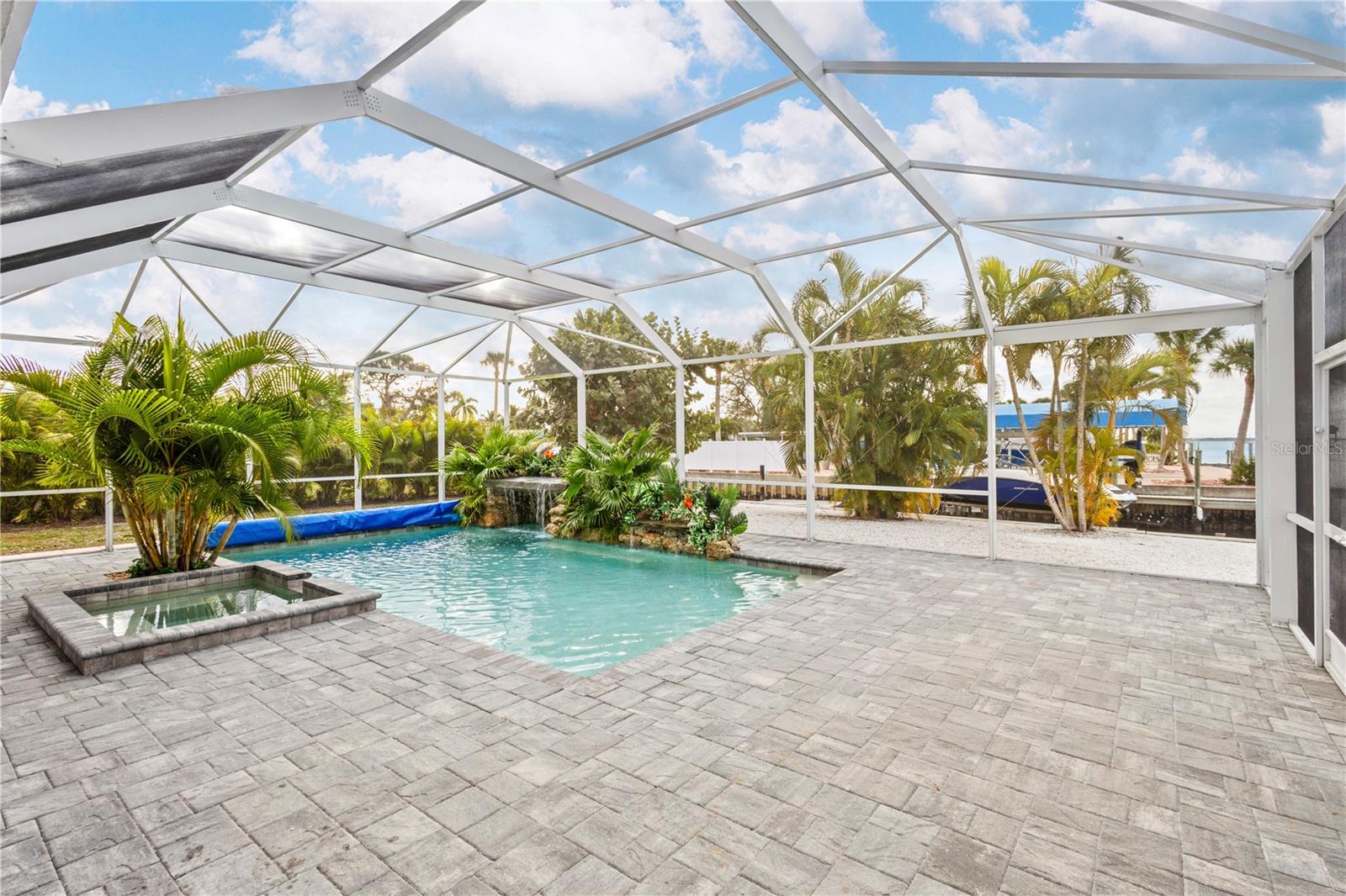 POINT PINES - Residential