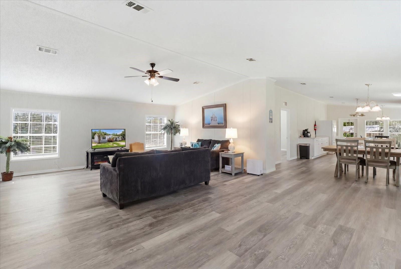 HOLIDAY ACRES UNIT 3 - Residential