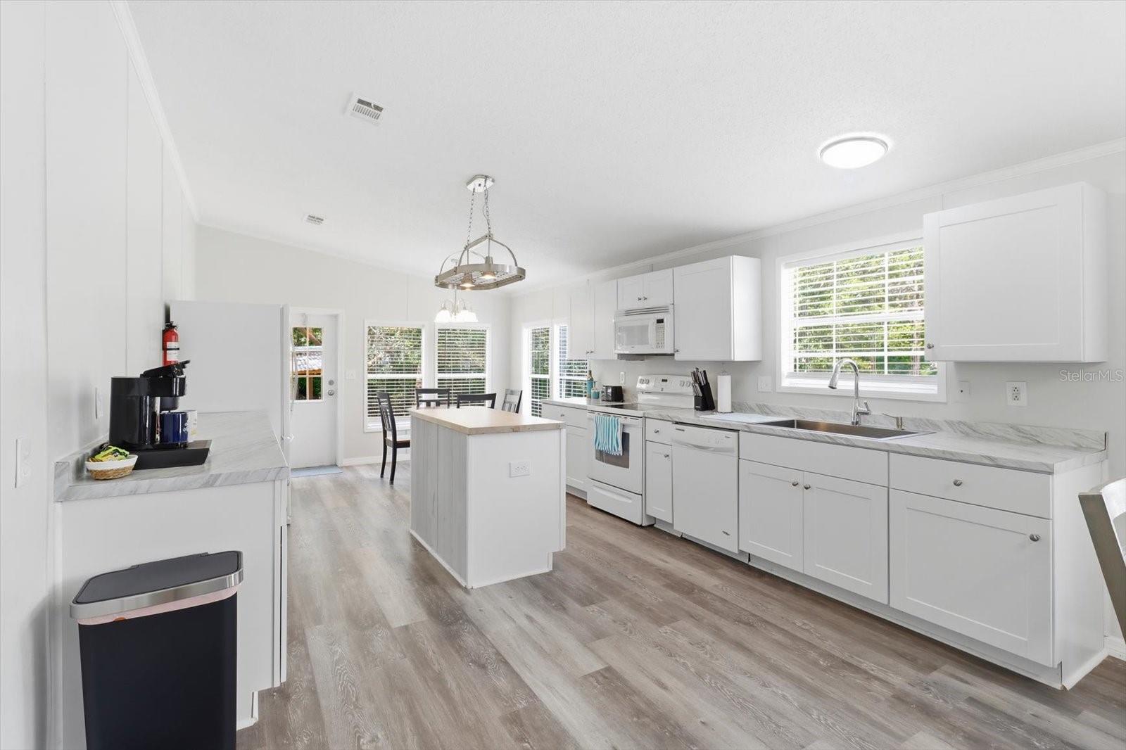 HOLIDAY ACRES UNIT 3 - Residential