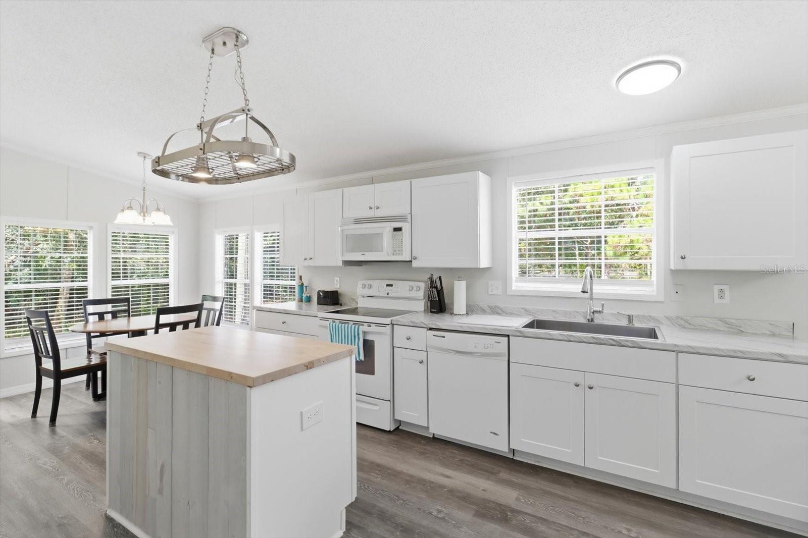 HOLIDAY ACRES UNIT 3 - Residential