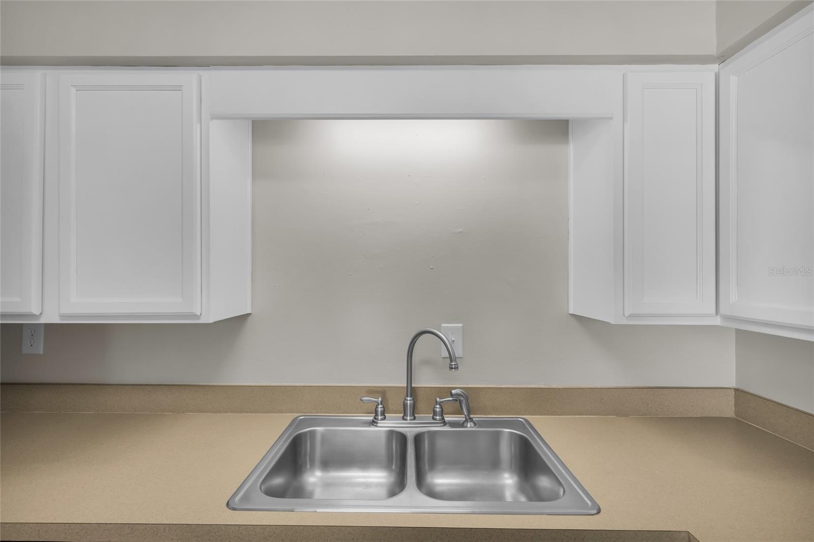 FORT KING OAKS - Residential Lease