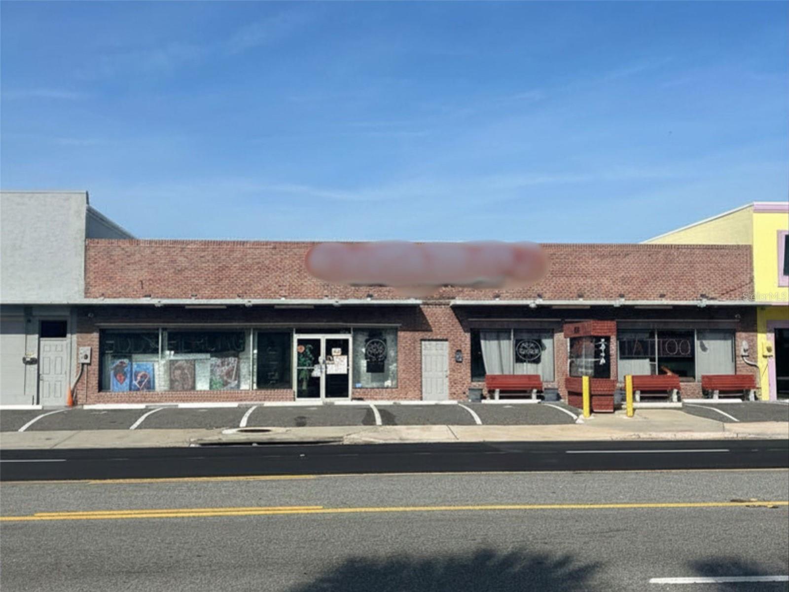 ARMSTRONG - Commercial Sale