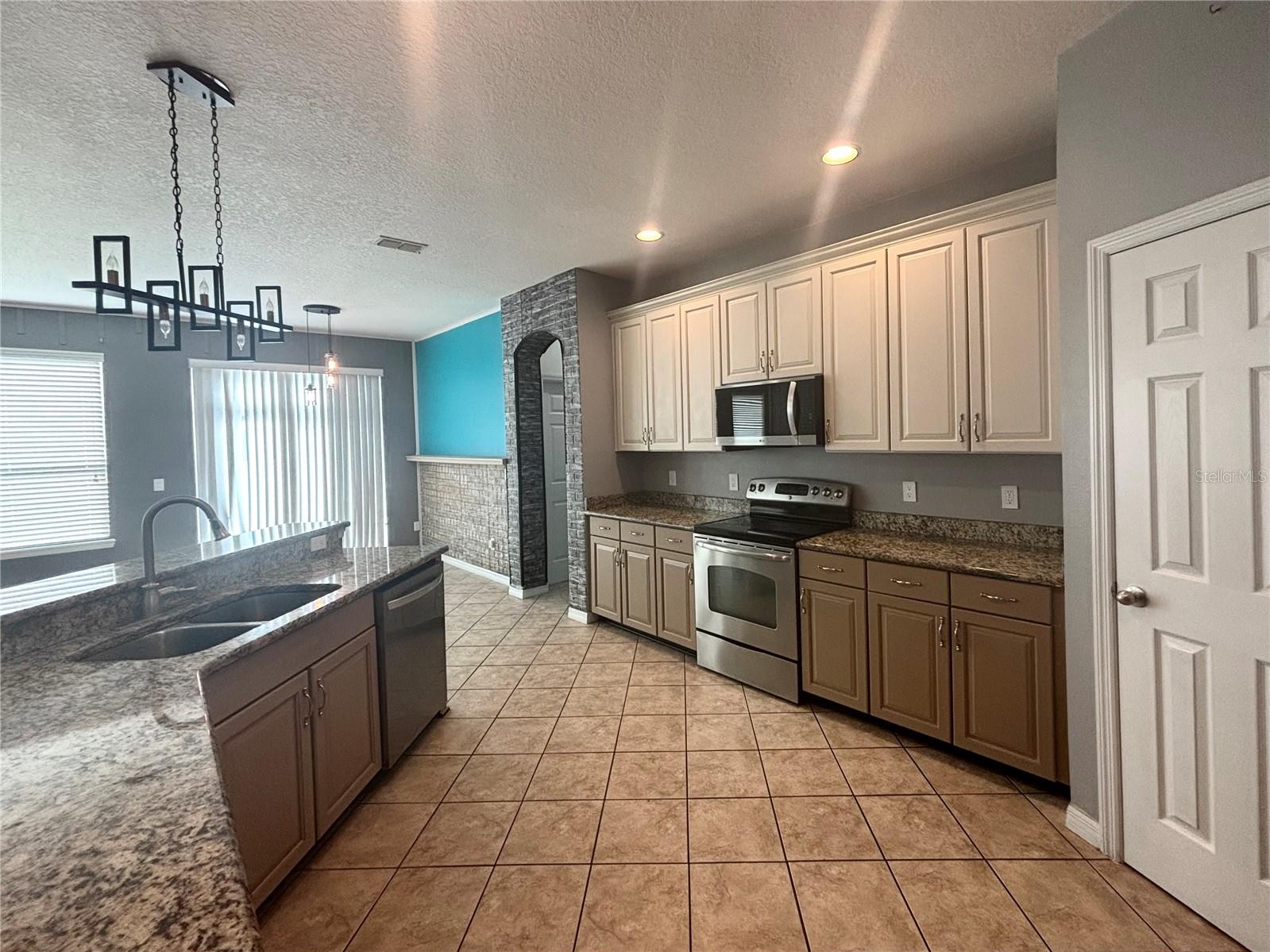 STEVENS PLANTATION - Residential Lease