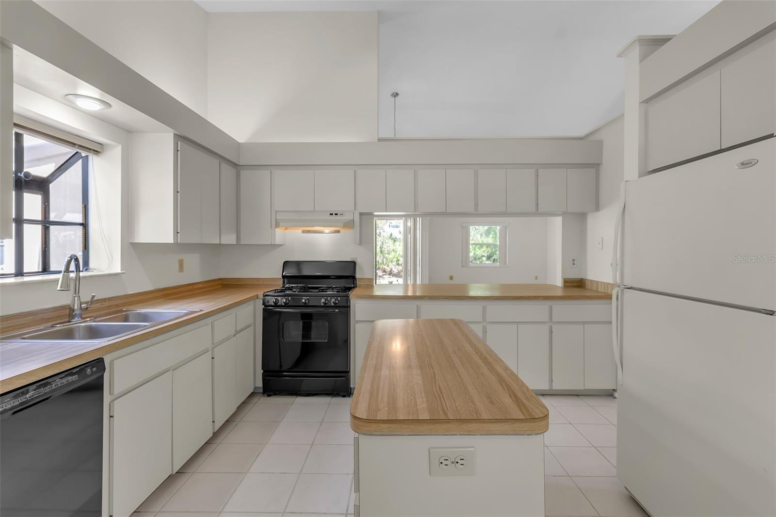VILLAGE GARDENS PH 3 - Residential