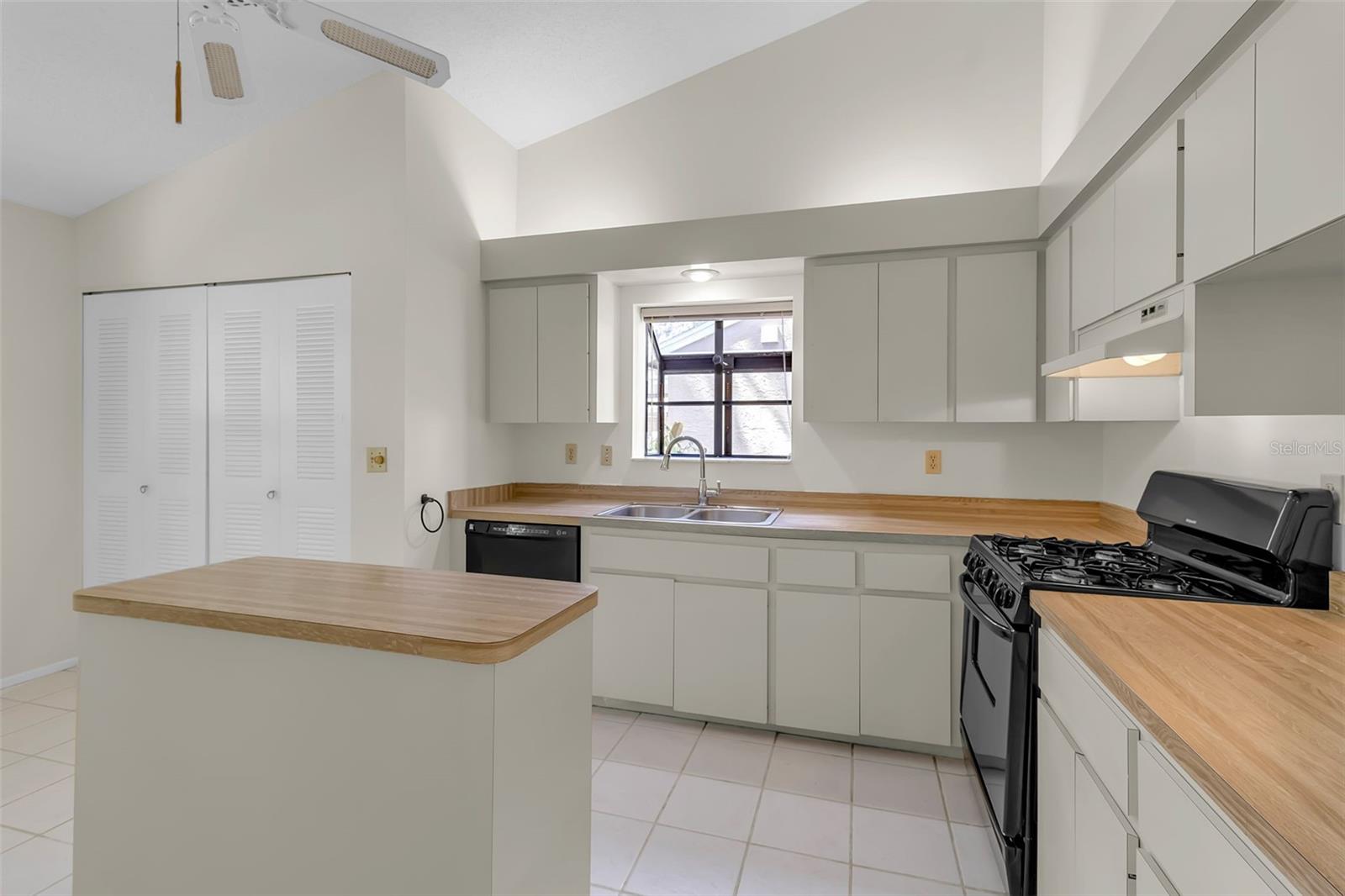 VILLAGE GARDENS PH 3 - Residential