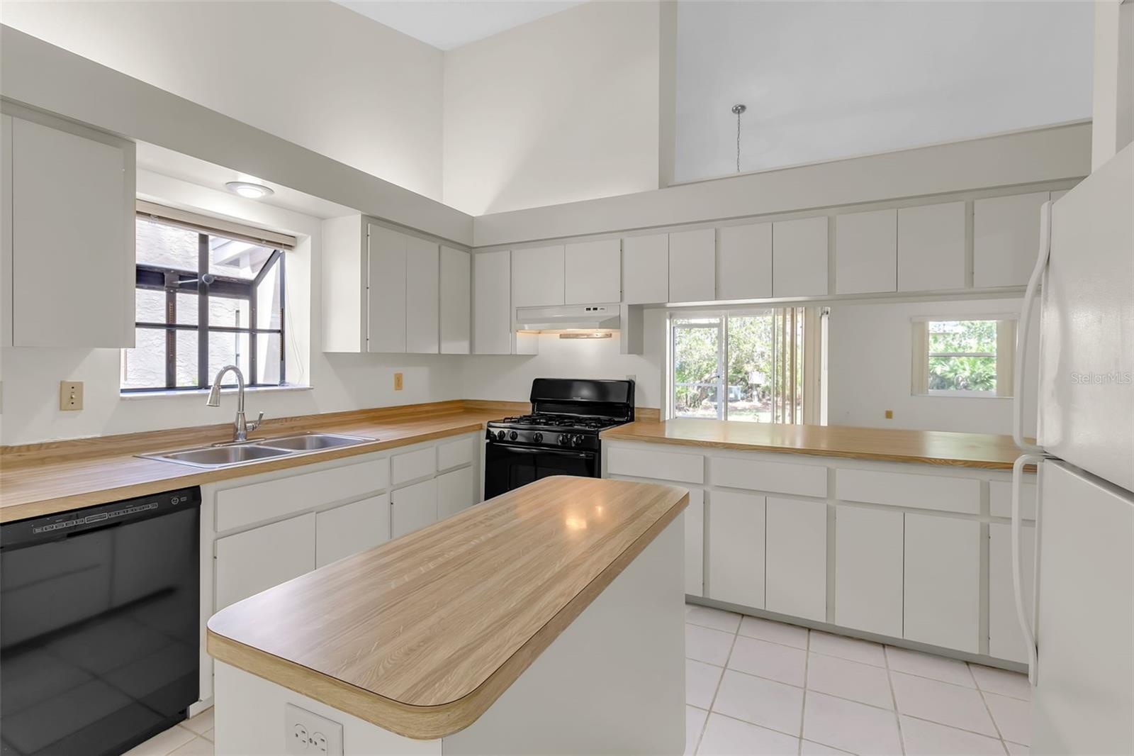 VILLAGE GARDENS PH 3 - Residential