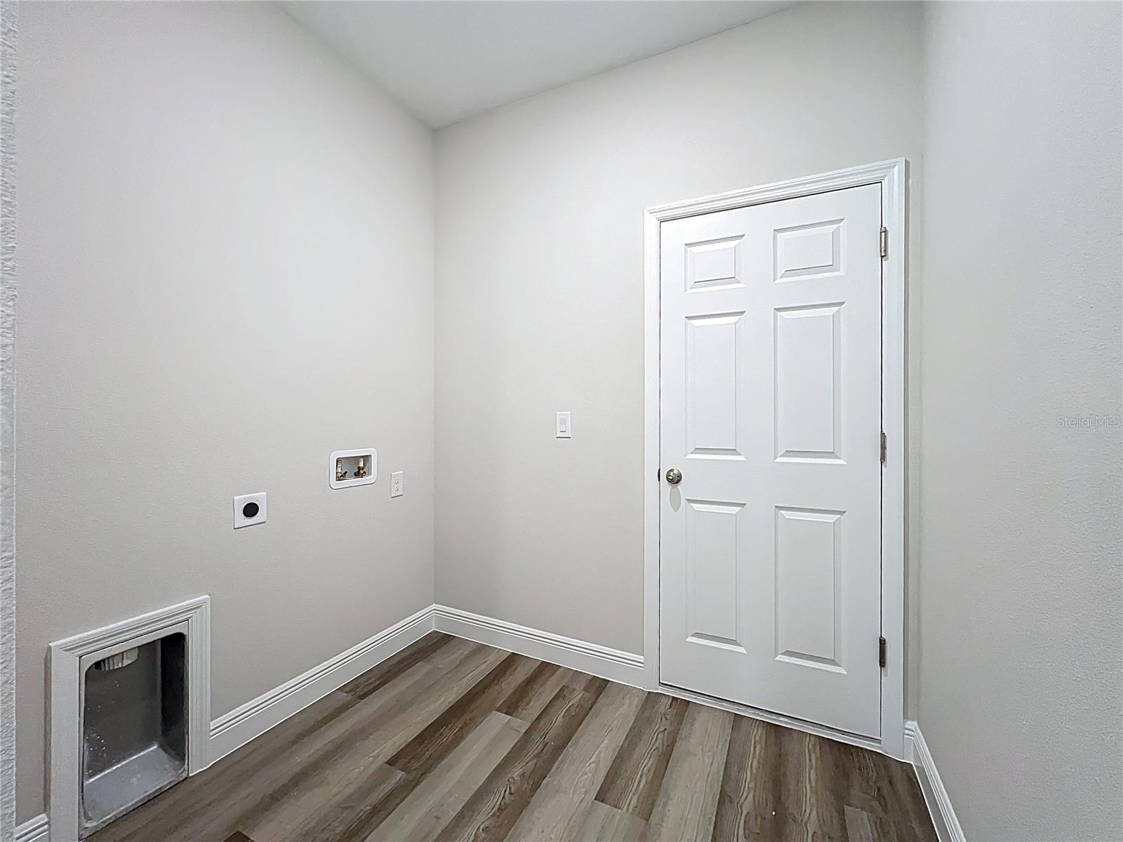 1547 - PORT CHARLOTTE SUB 16 - Residential