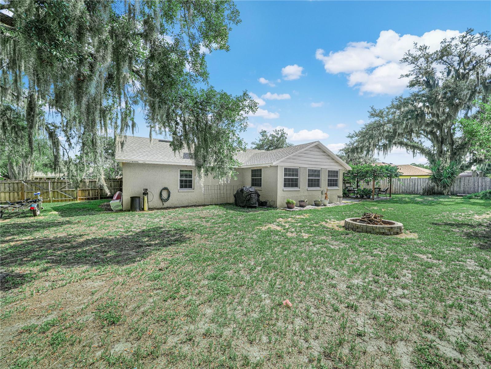 OAKS LAKELAND - Residential