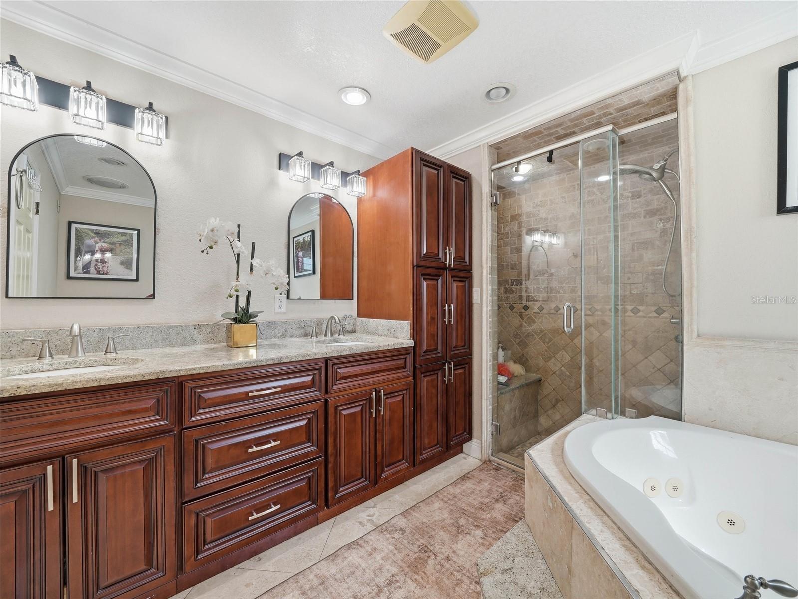 OAKS LAKELAND - Residential