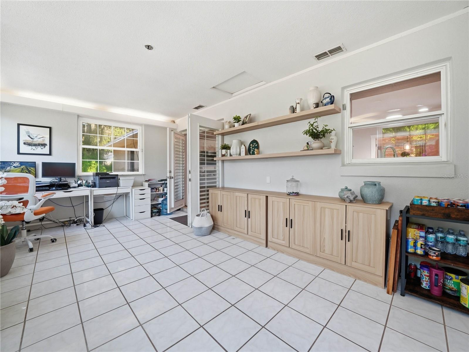 OAKS LAKELAND - Residential