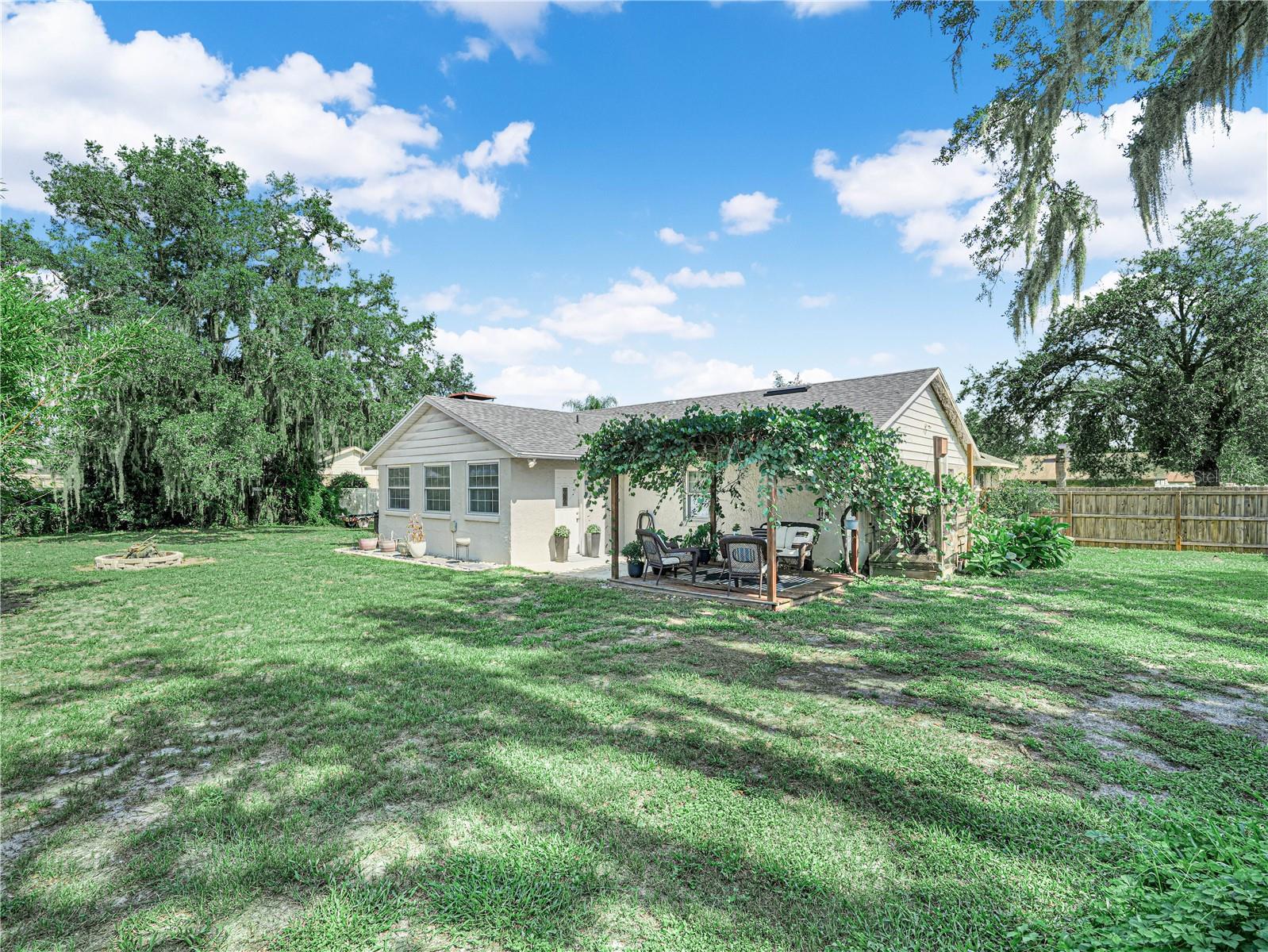 OAKS LAKELAND - Residential
