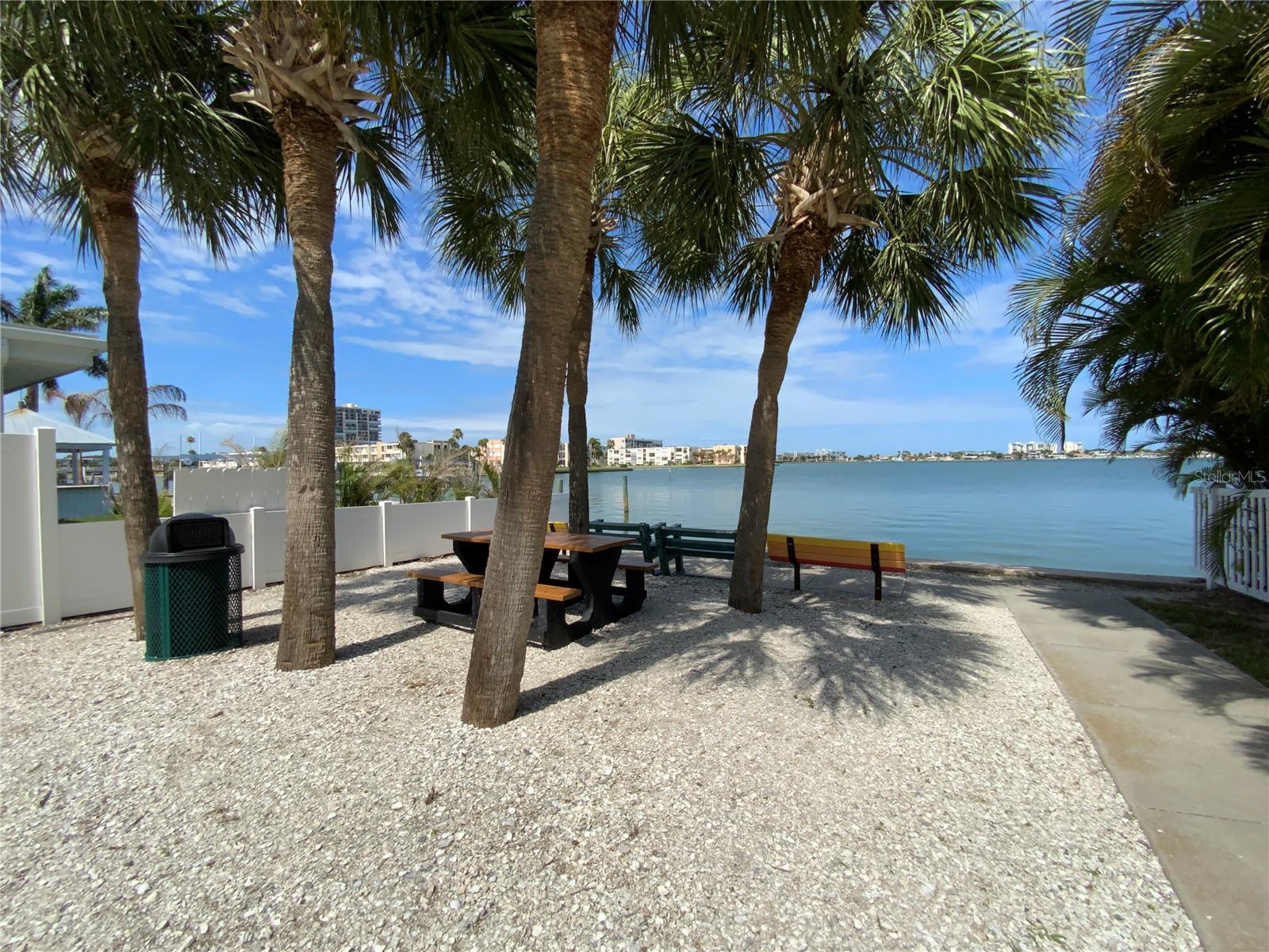 PASADENA SHORES - Residential