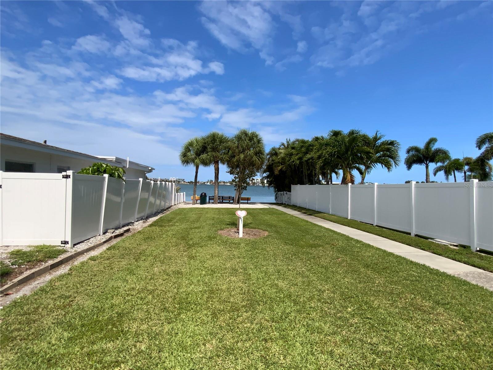 PASADENA SHORES - Residential