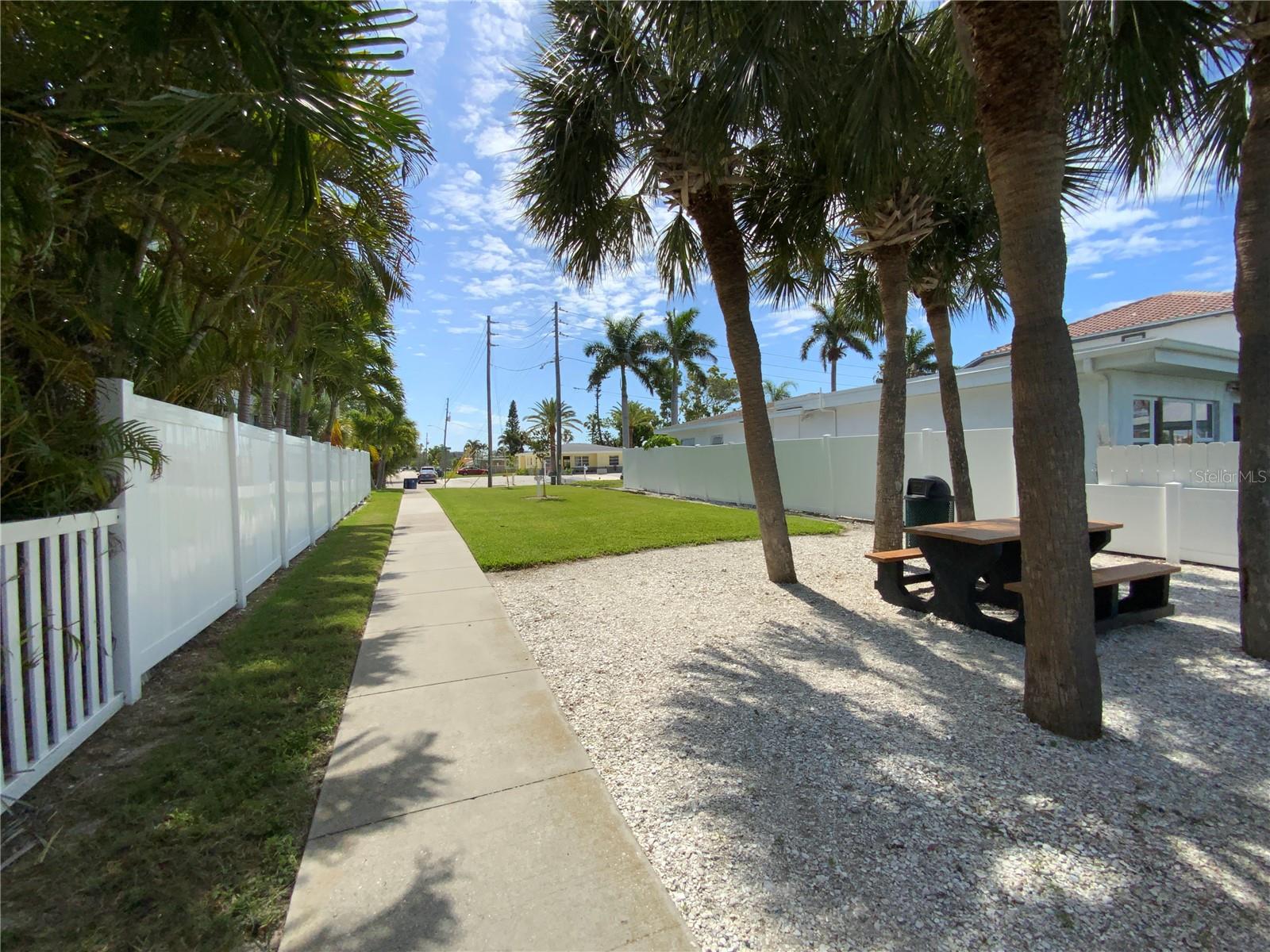 PASADENA SHORES - Residential
