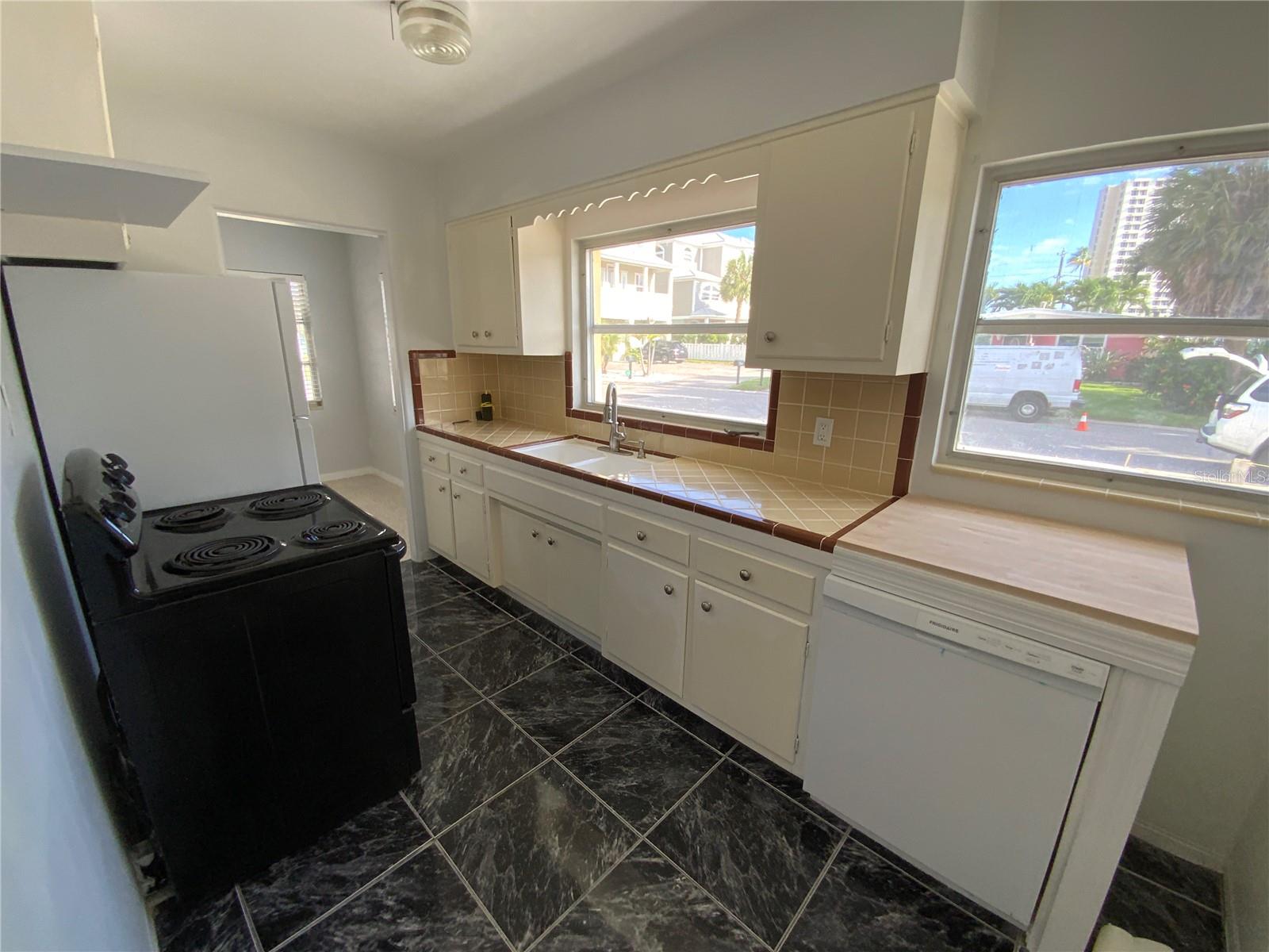 PASADENA SHORES - Residential