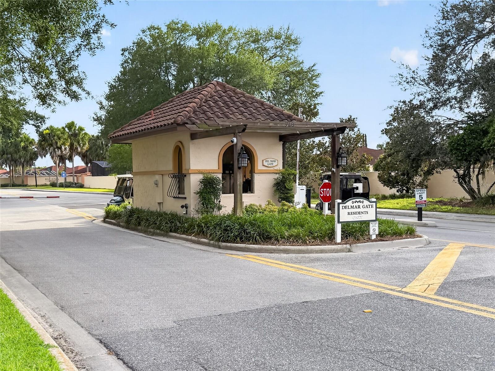 LADY LAKE ORANGE BLOSSOM GARDENS UNIT 15 - Residential Lease