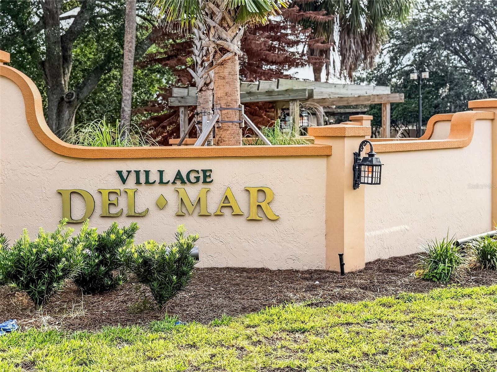 LADY LAKE ORANGE BLOSSOM GARDENS UNIT 15 - Residential Lease