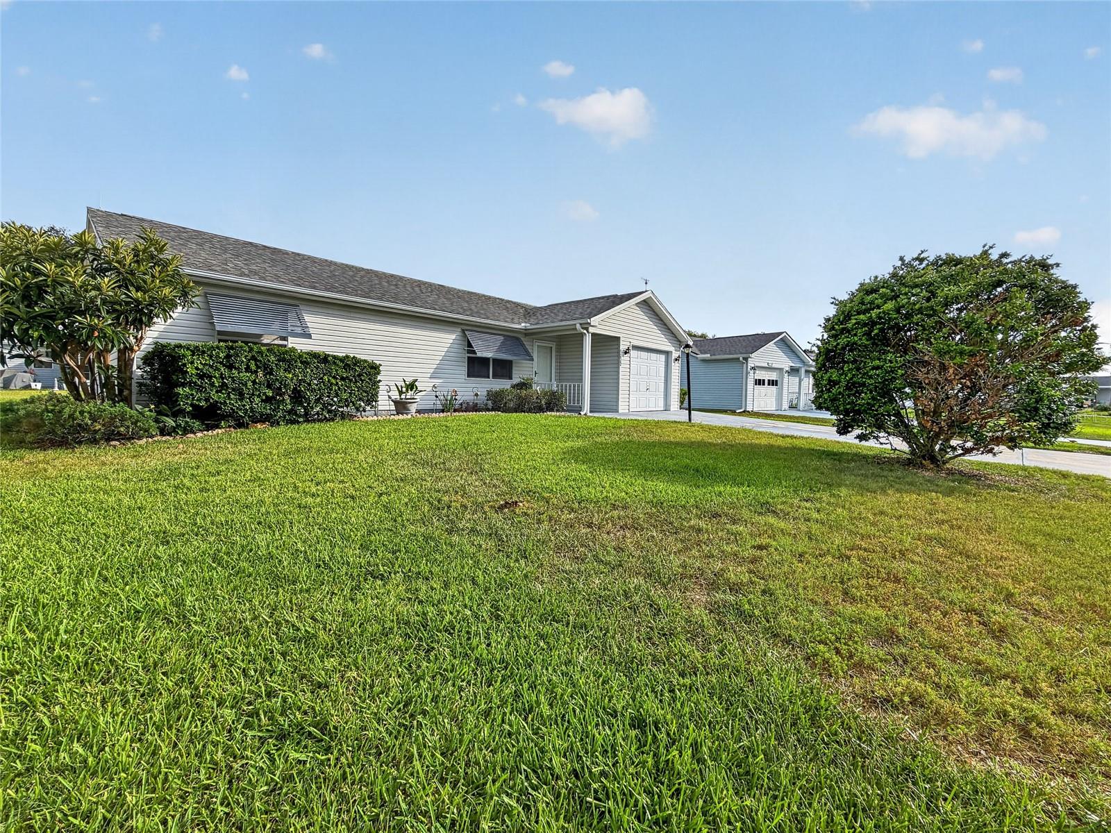 LADY LAKE ORANGE BLOSSOM GARDENS UNIT 15 - Residential Lease