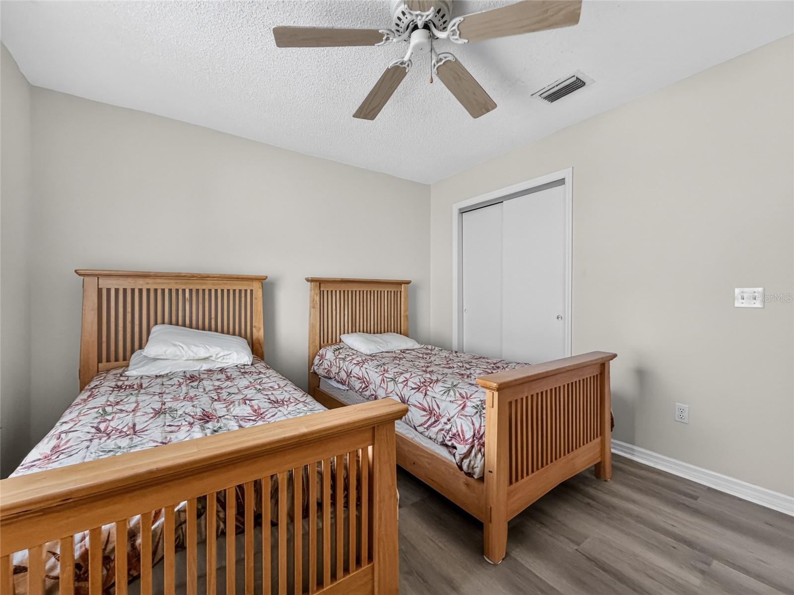 LADY LAKE ORANGE BLOSSOM GARDENS UNIT 15 - Residential Lease