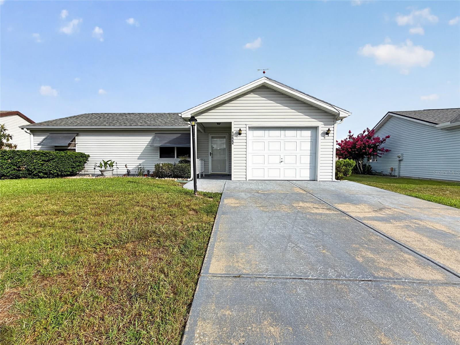 LADY LAKE ORANGE BLOSSOM GARDENS UNIT 15 - Residential Lease