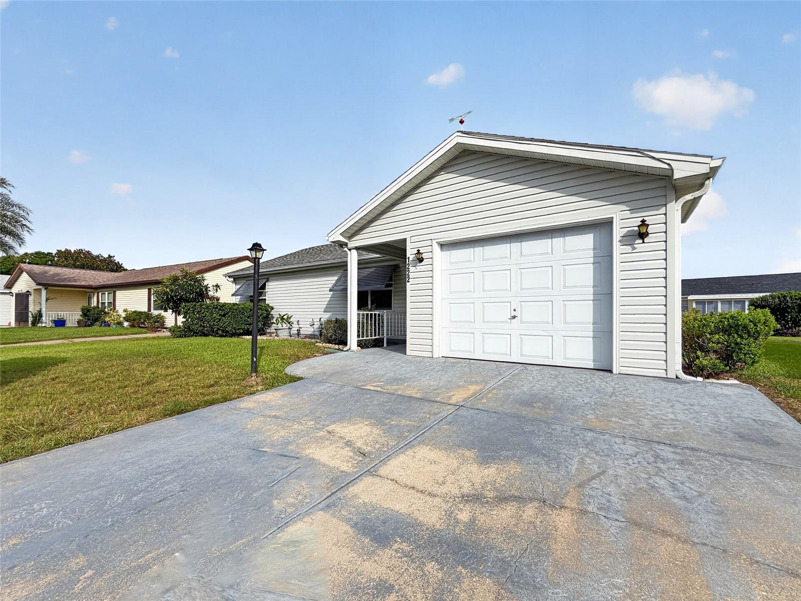 LADY LAKE ORANGE BLOSSOM GARDENS UNIT 15 - Residential Lease