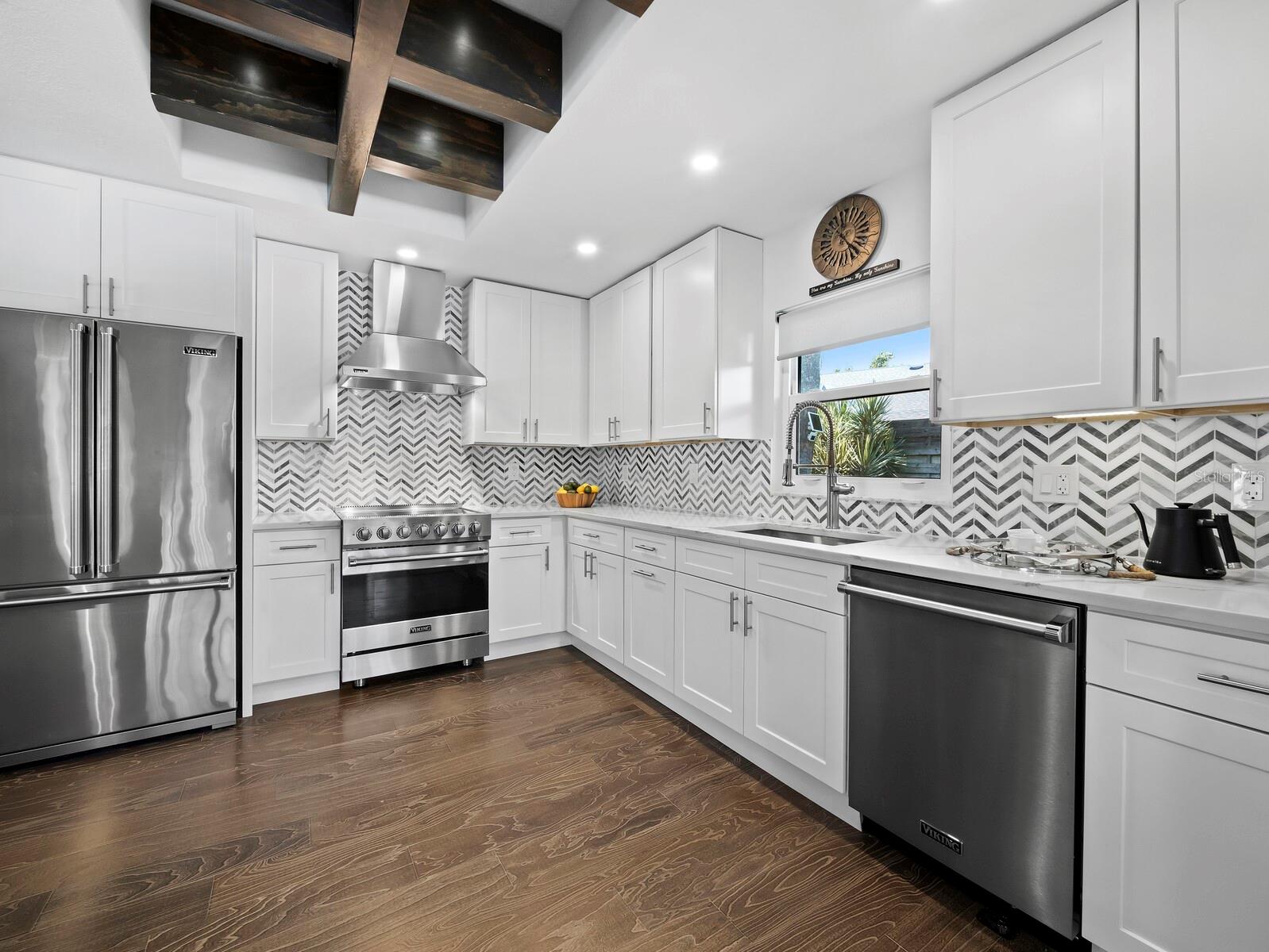 SIESTA BEACH - Residential