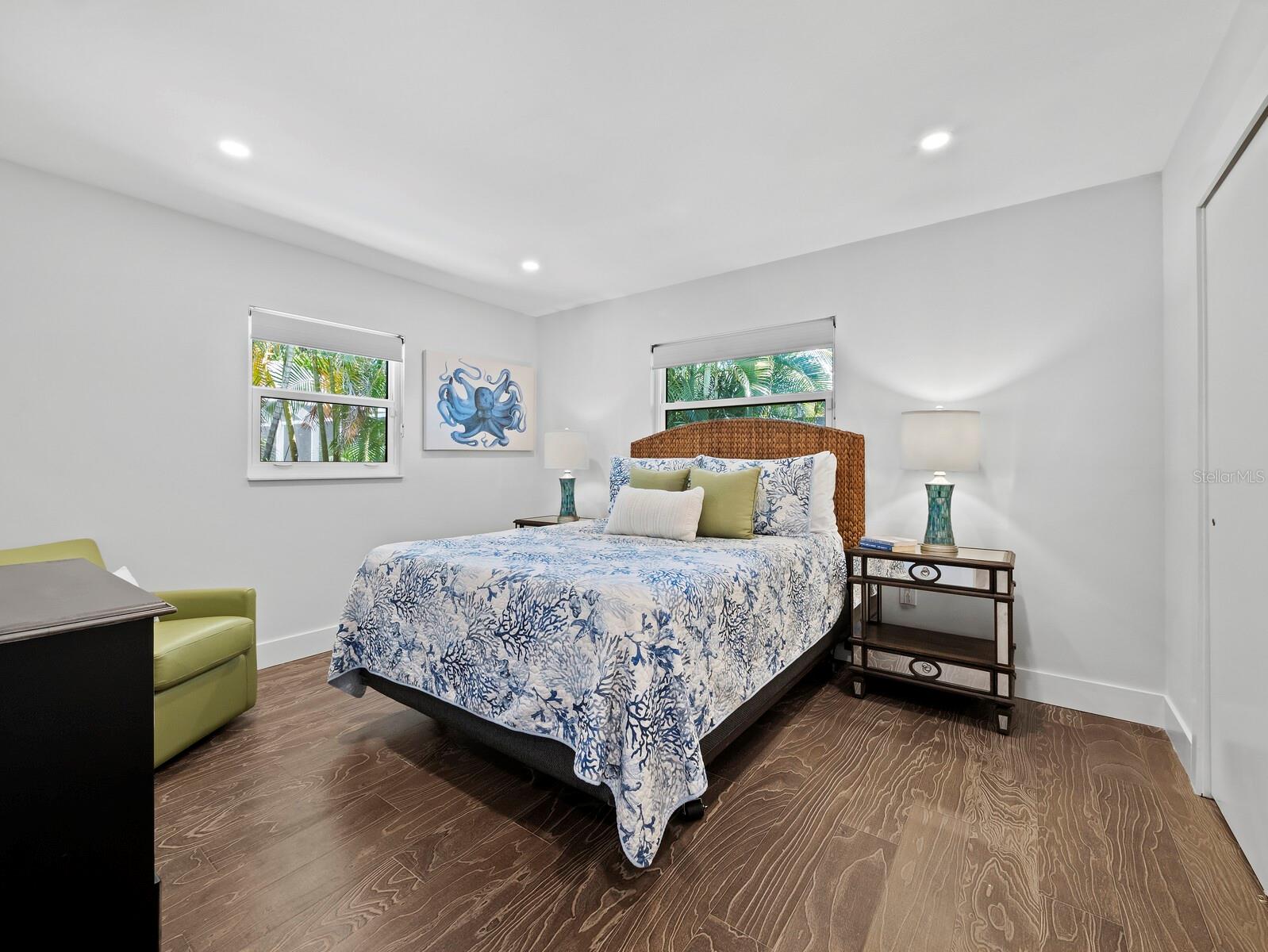 SIESTA BEACH - Residential
