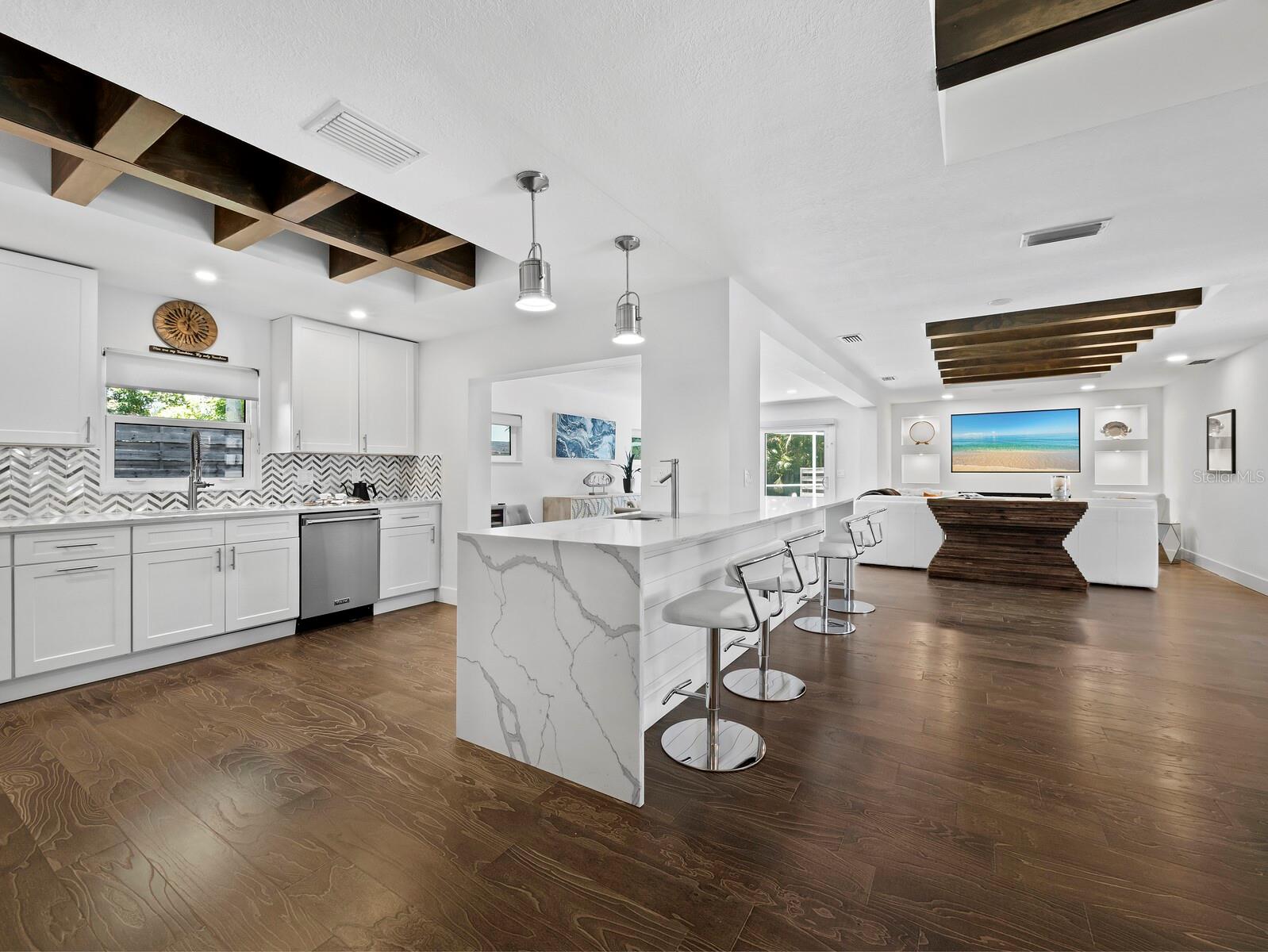 SIESTA BEACH - Residential