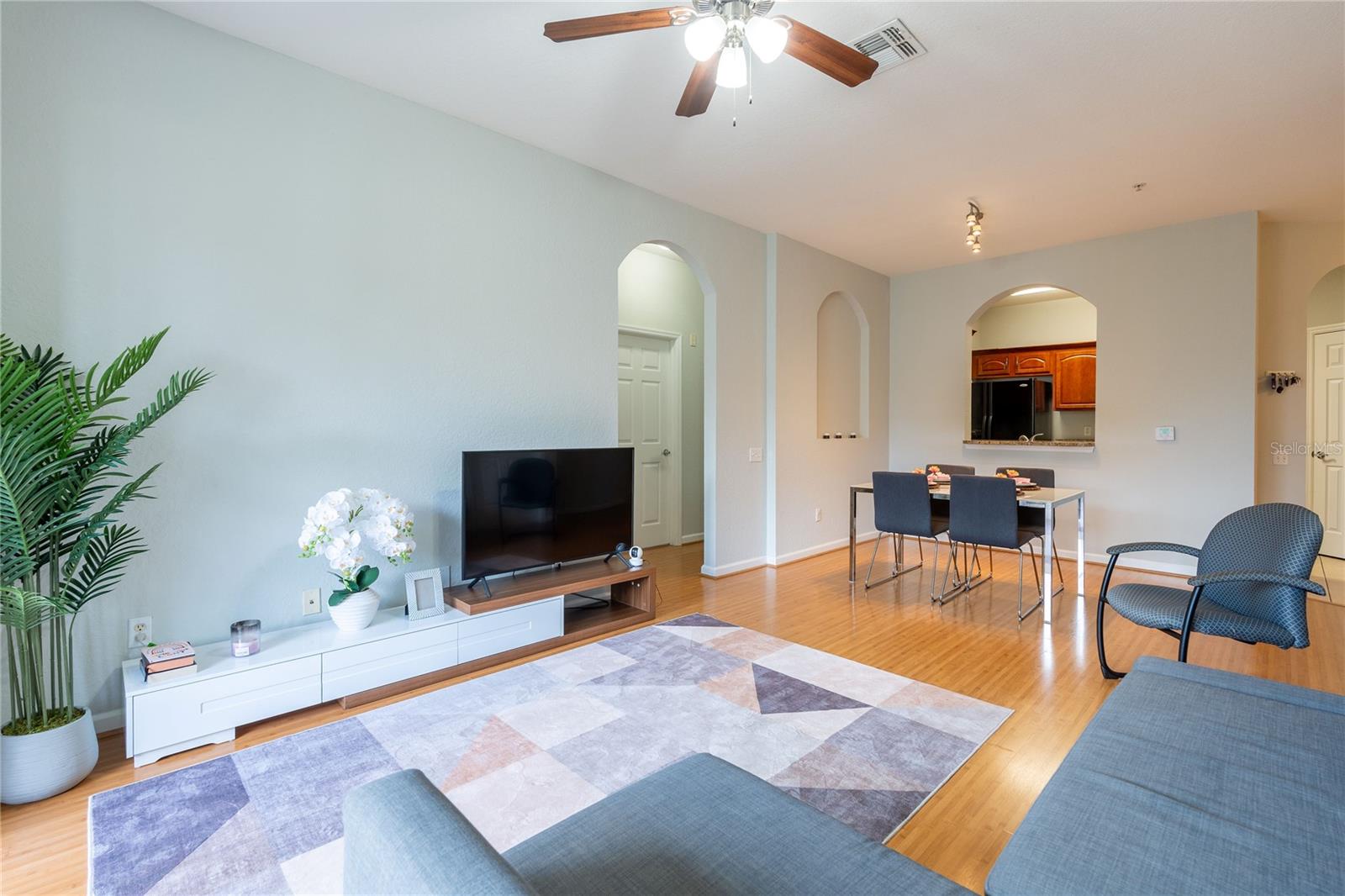 VENTURA AT STONEBRIDGE COMMONS CONDO PH 5 - Residential