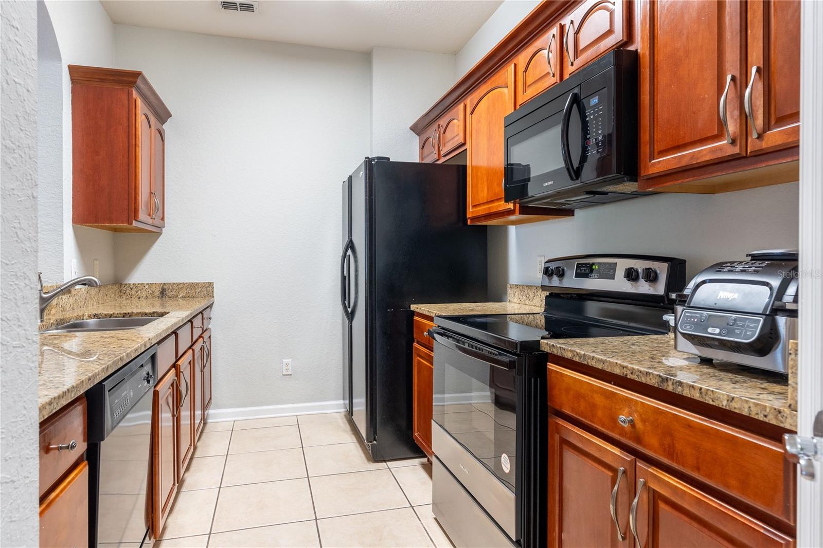 VENTURA AT STONEBRIDGE COMMONS CONDO PH 5 - Residential