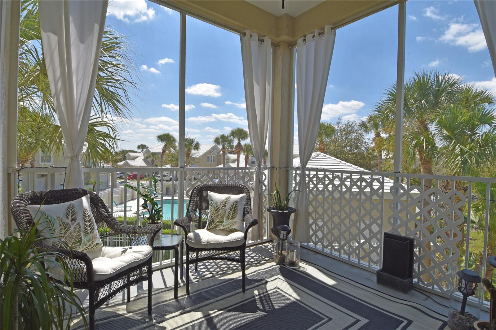 CARRIAGE HOMES AT SOUTHAMPTON - Residential Lease