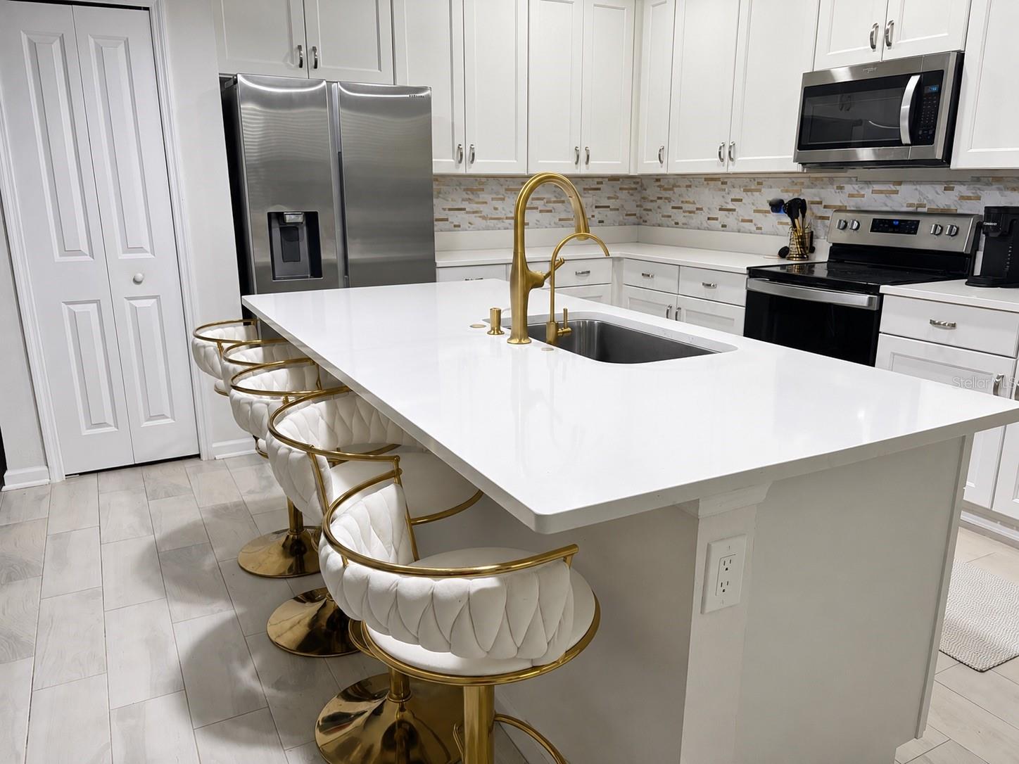 CALUSA CREEK TOWNHOMES - Residential Lease