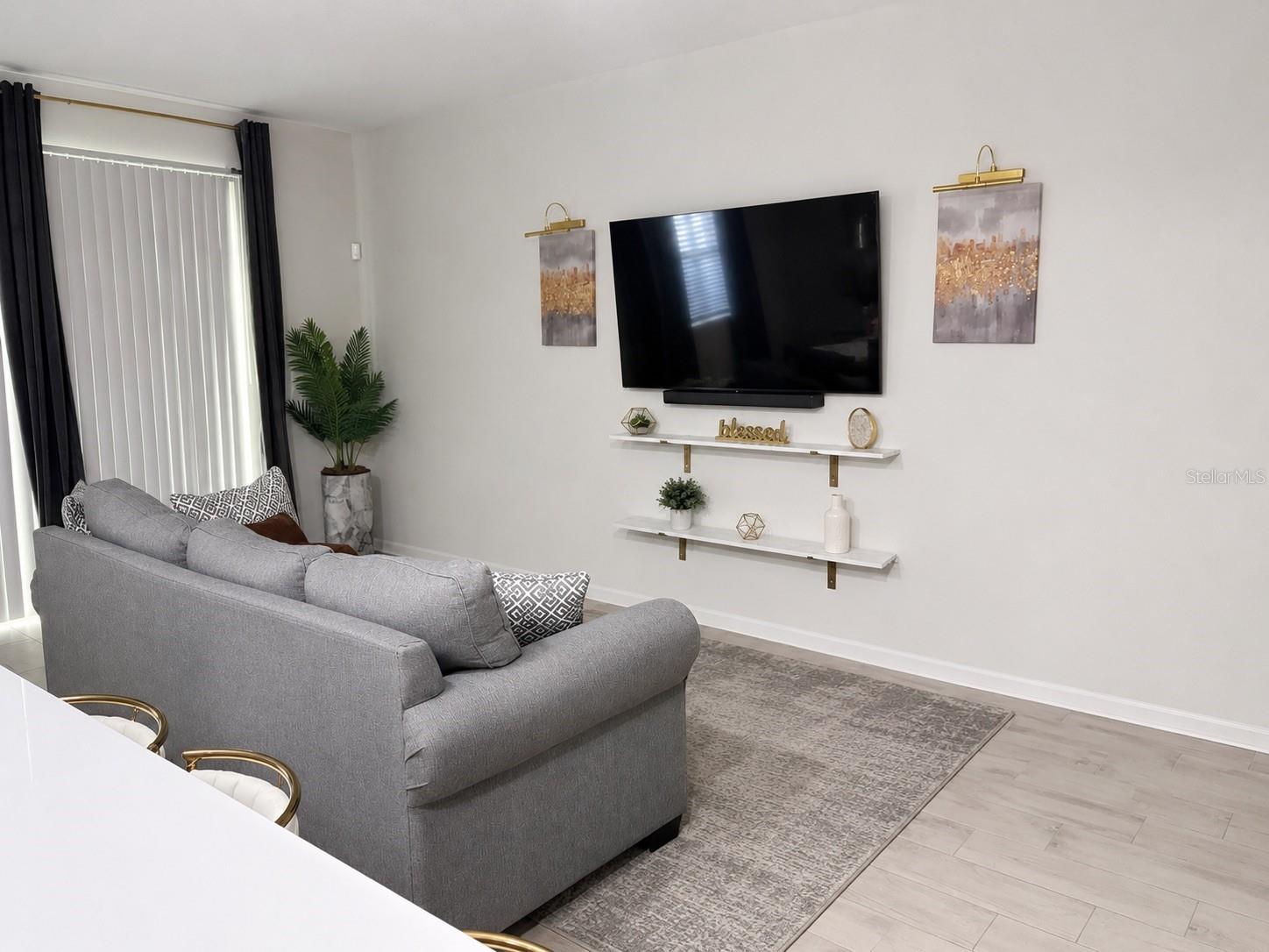 CALUSA CREEK TOWNHOMES - Residential Lease