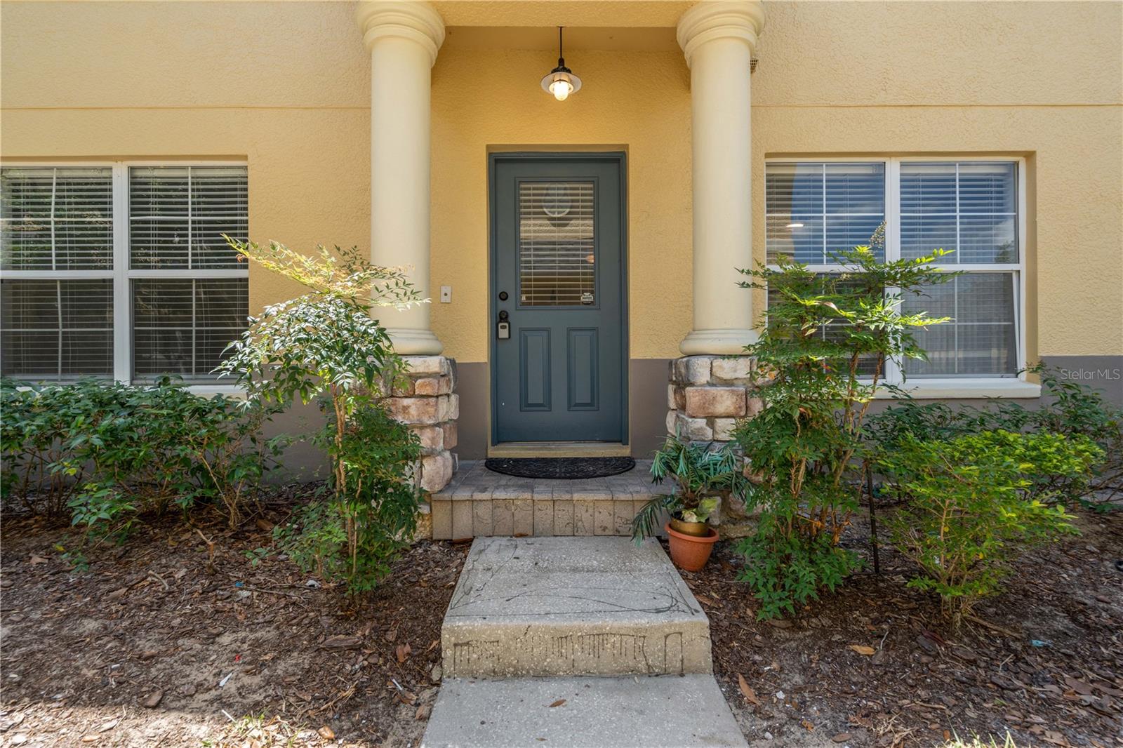 Available for rent, this beautiful 3-bedroom, 2.5-bathroom corner unit townhome is located in the highly sought-after, gated Kings Mill community in Valrico. Situated just off Highway 60, this home offers unbeatable convenience with shopping, dining, and everything you need right at your doorstep. Step inside to discover a freshly painted interior with brand new carpet upstairs, offering a clean and modern atmosphere. The open-concept main level features a spacious living area and a kitchen equipped with stainless steel appliances, perfect for cooking and entertaining. Upstairs, you’ll find all three bedrooms, including a generously sized primary suite with its own private bathroom. As a corner unit, this home provides additional privacy and plenty of natural light, making it bright and airy. Plus, with new roofs replaced throughout the community in 2025, you can enjoy peace of mind knowing the home is in excellent condition. Residents of Kings Mill enjoy access to a community pool, offering a great space to relax and unwind. The property’s prime location, gated security, and well-maintained grounds make this townhome a perfect place to call home. Don’t miss the opportunity to rent this fantastic townhome in one of Valrico’s most convenient and desirable neighborhoods!