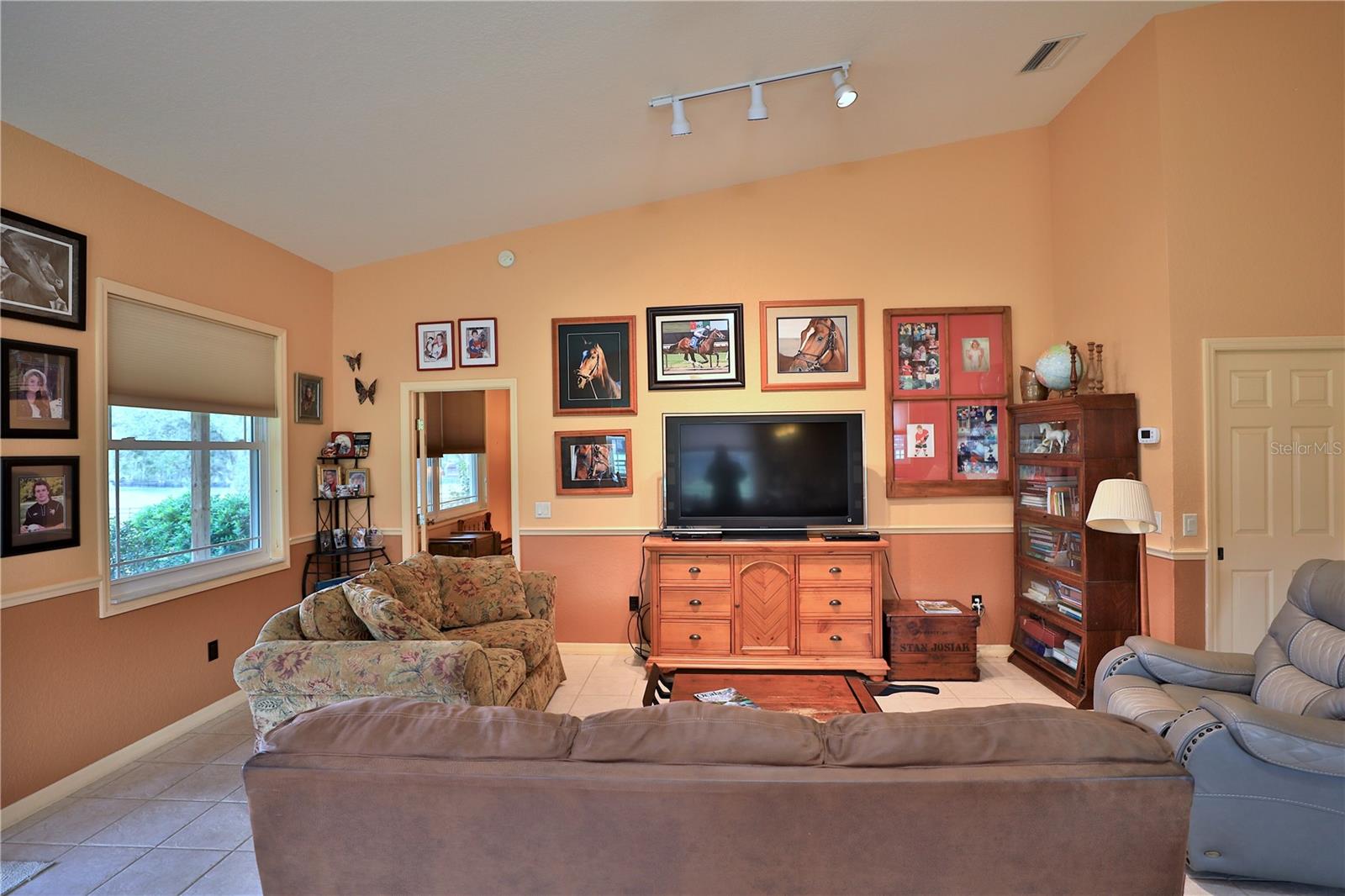 ACREAGE NON-SUBDIVISION - Residential