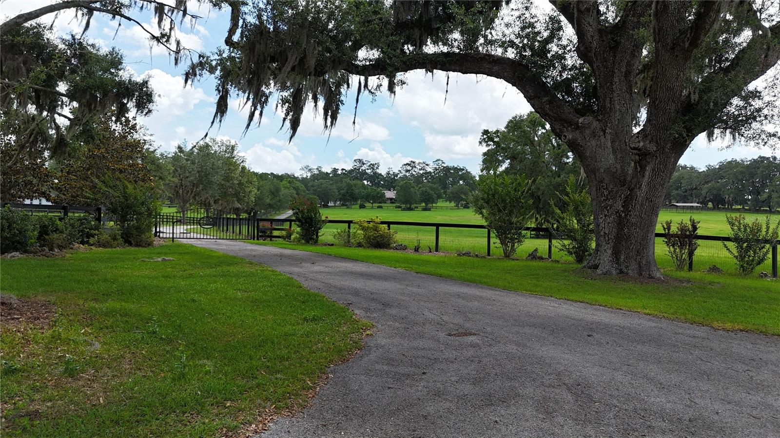 ACREAGE NON-SUBDIVISION - Residential
