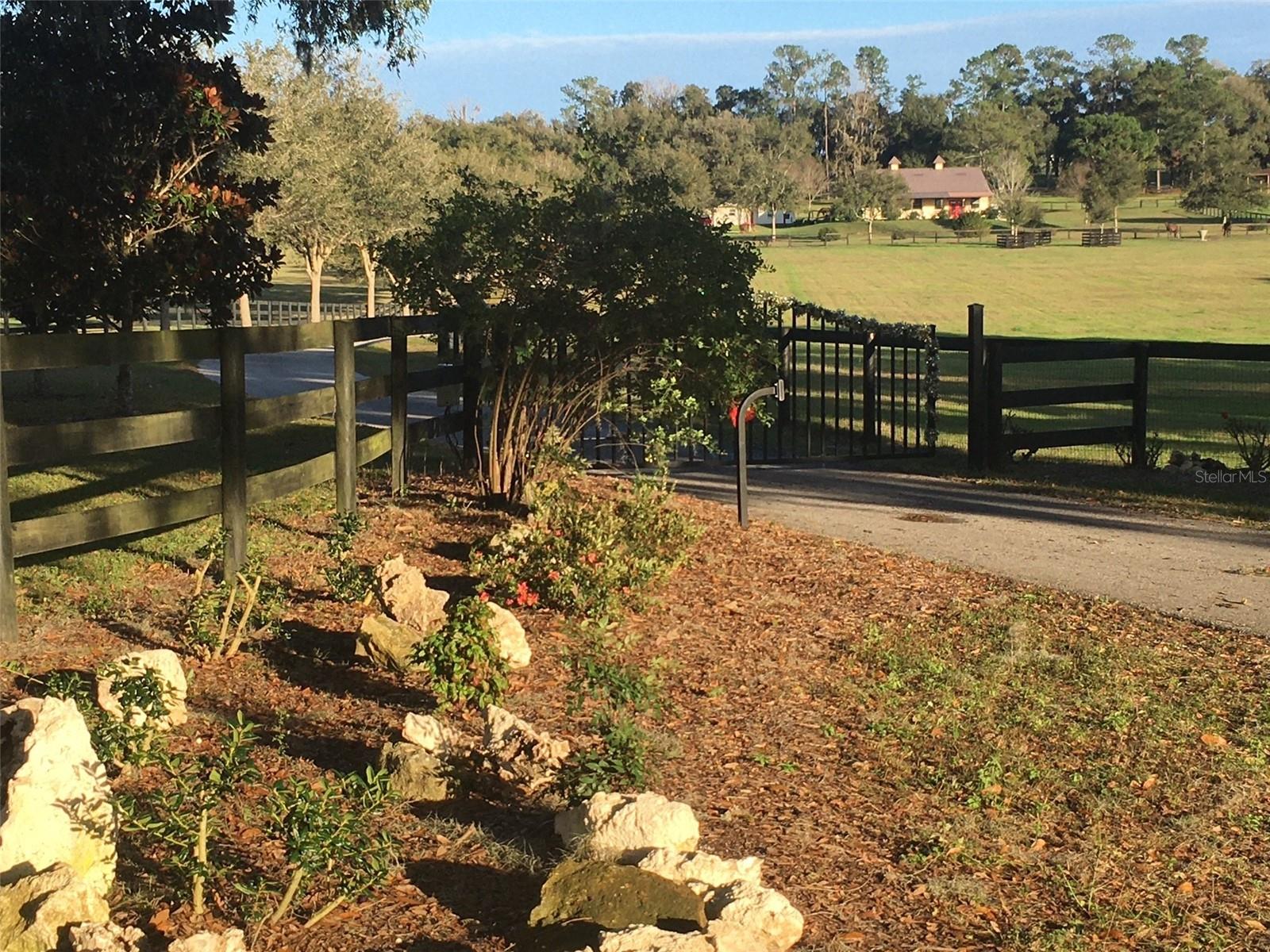 ACREAGE NON-SUBDIVISION - Residential