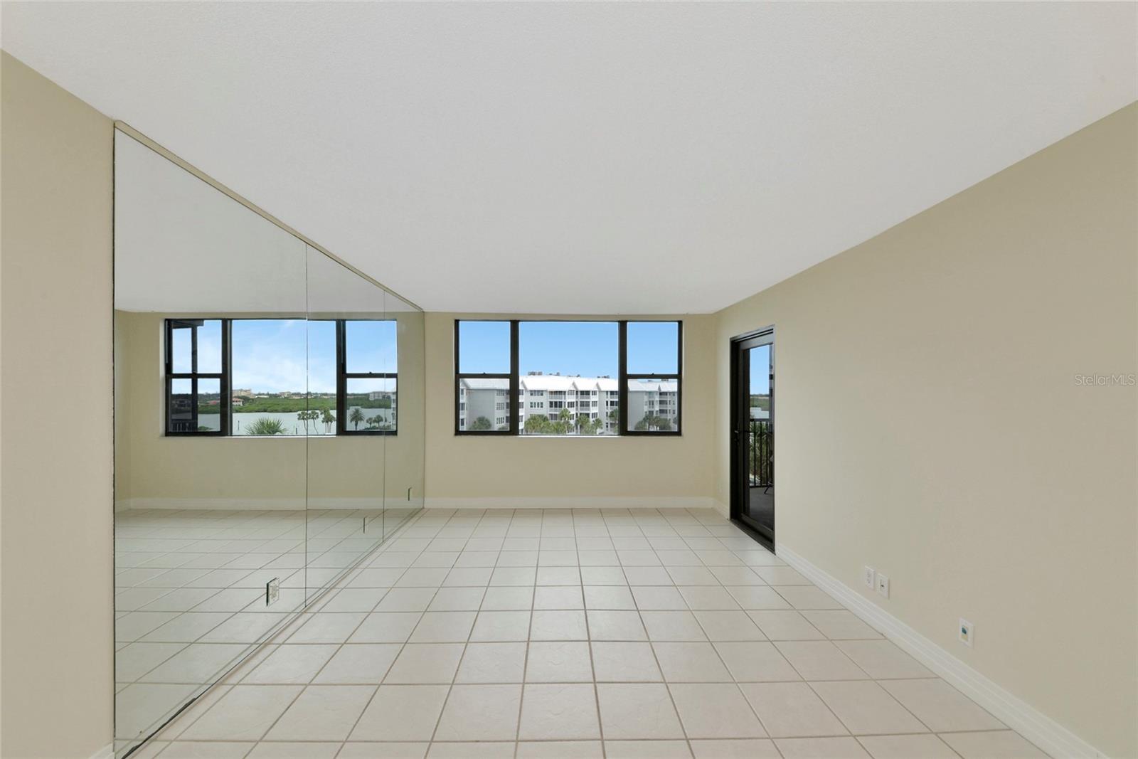 HARBOR TOWERS Y & R - Residential