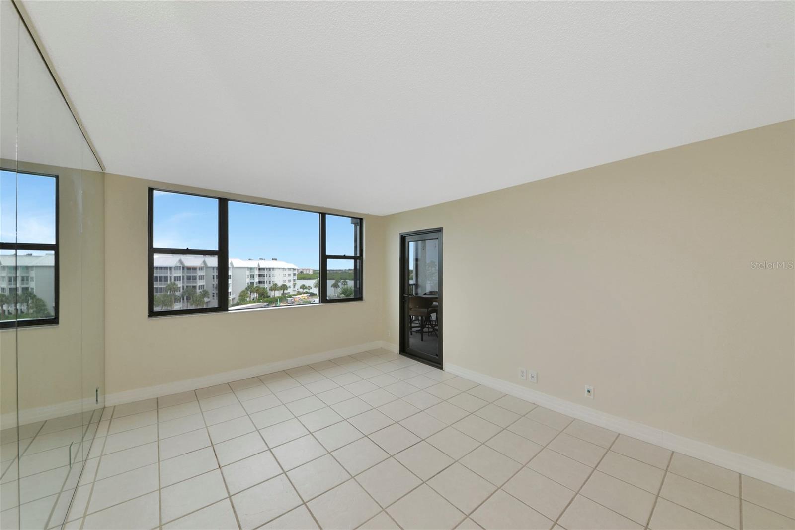 HARBOR TOWERS Y & R - Residential