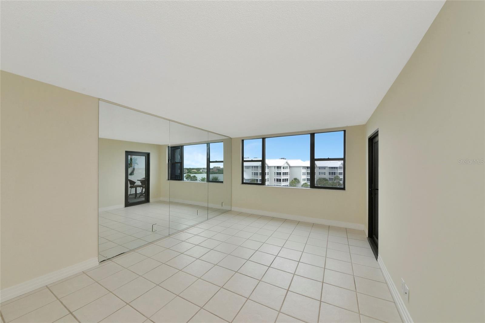 HARBOR TOWERS Y & R - Residential