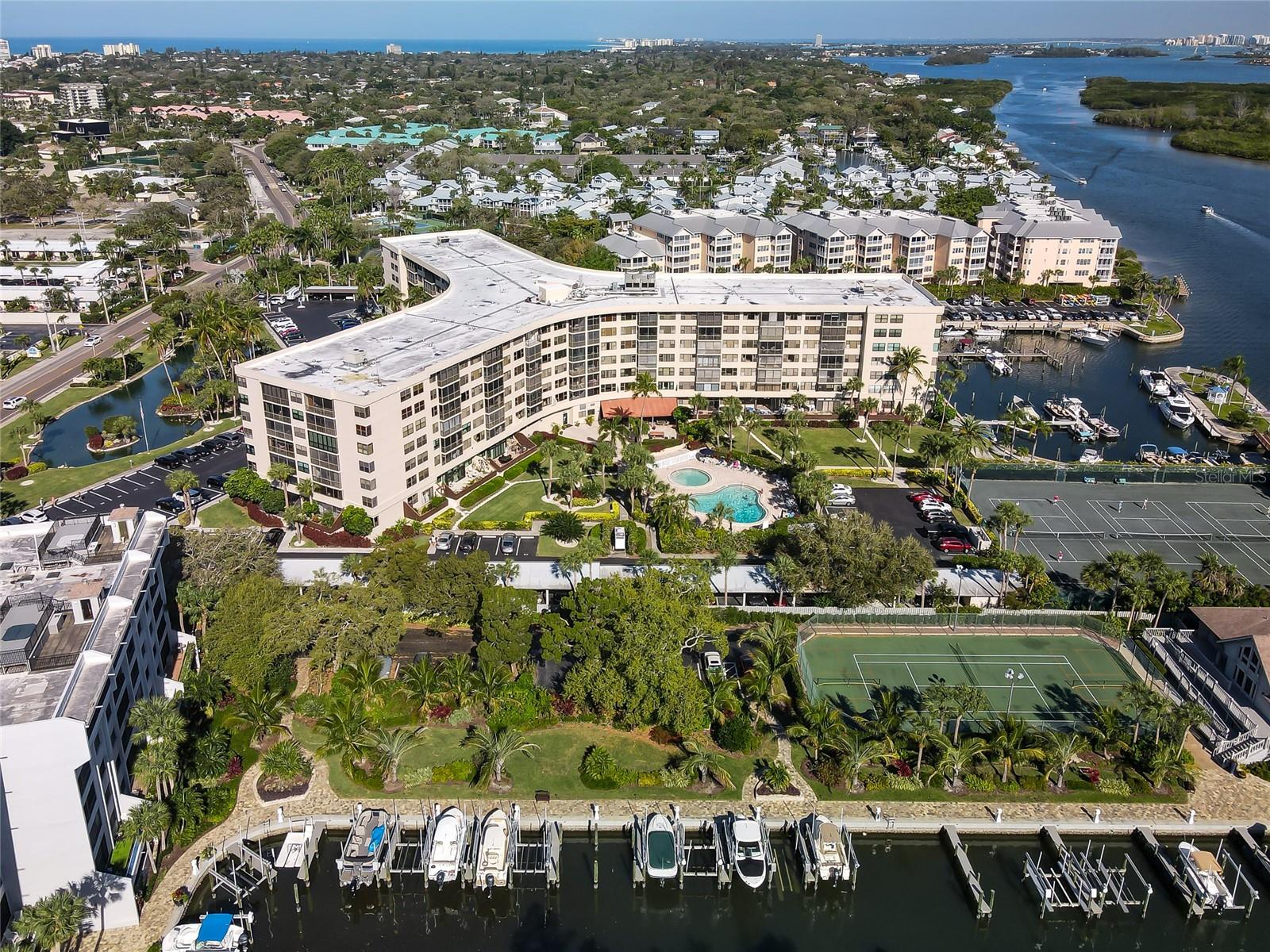 HARBOR TOWERS Y & R - Residential