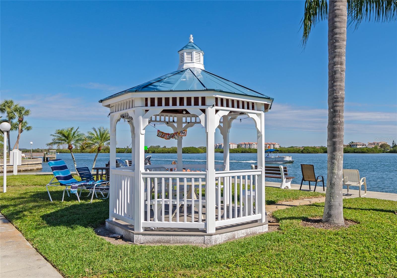 HARBOR TOWERS Y & R - Residential