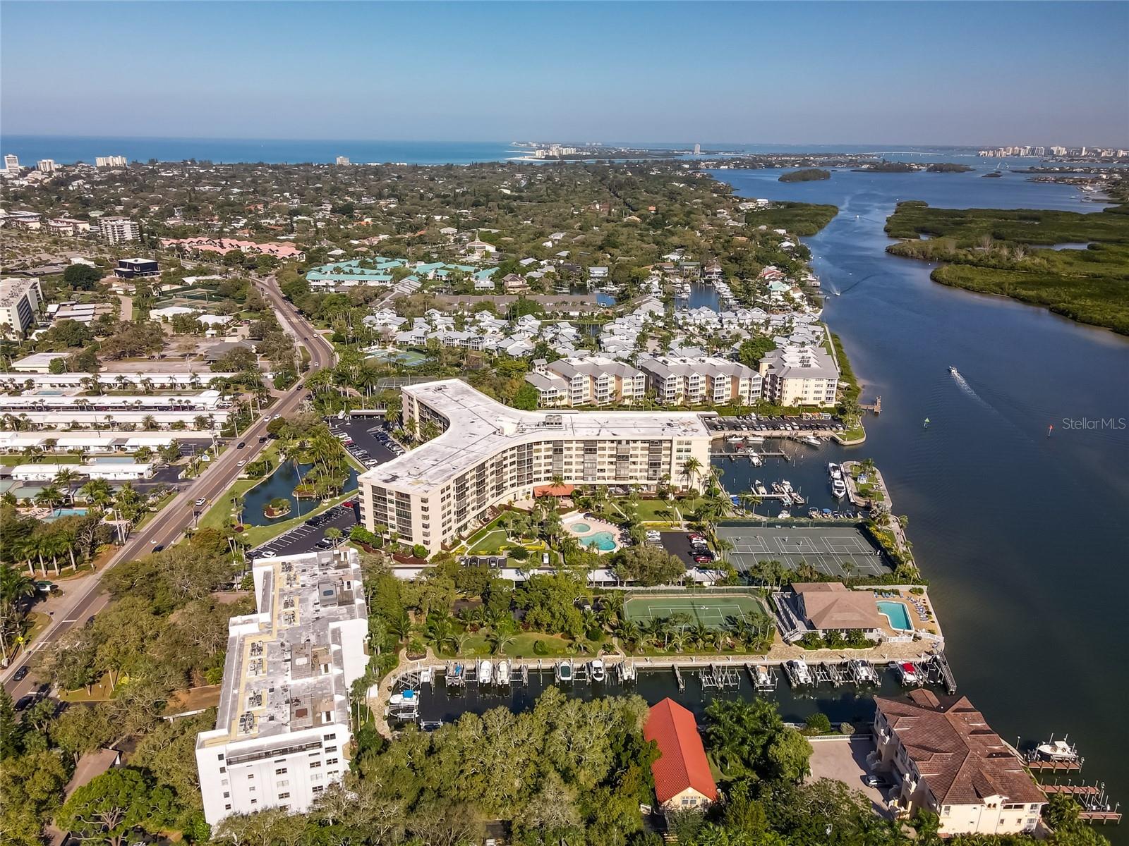 HARBOR TOWERS Y & R - Residential