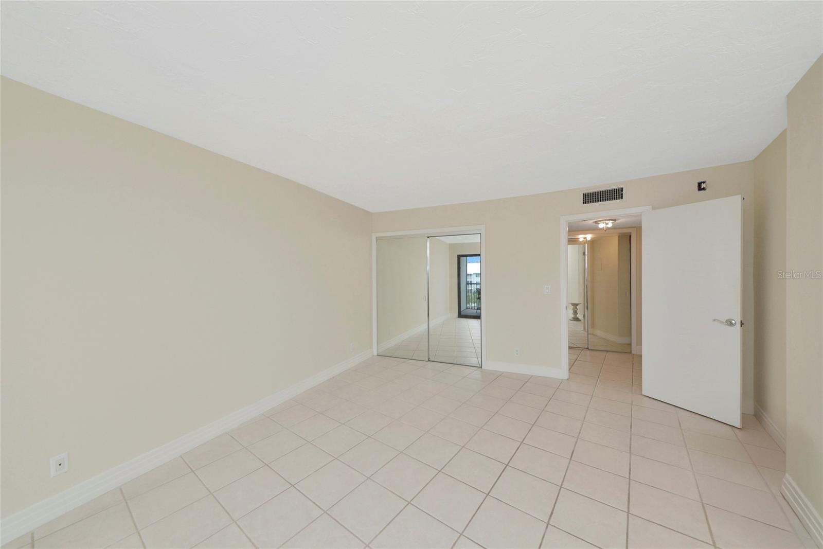 HARBOR TOWERS Y & R - Residential
