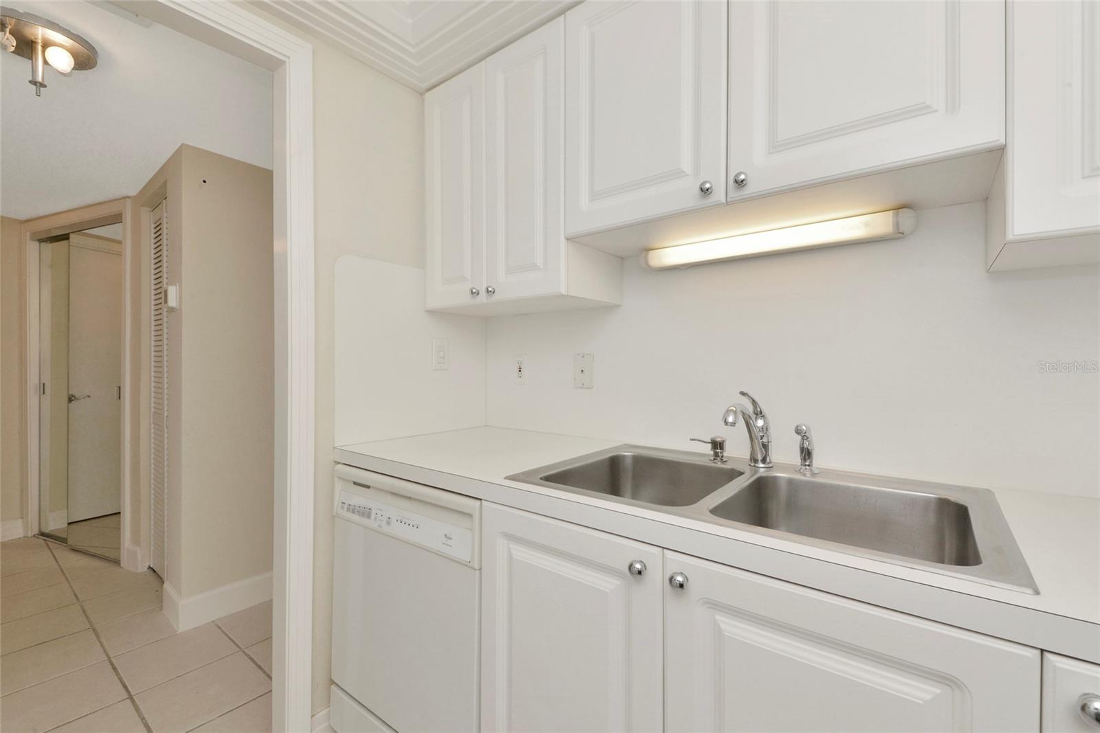 HARBOR TOWERS Y & R - Residential