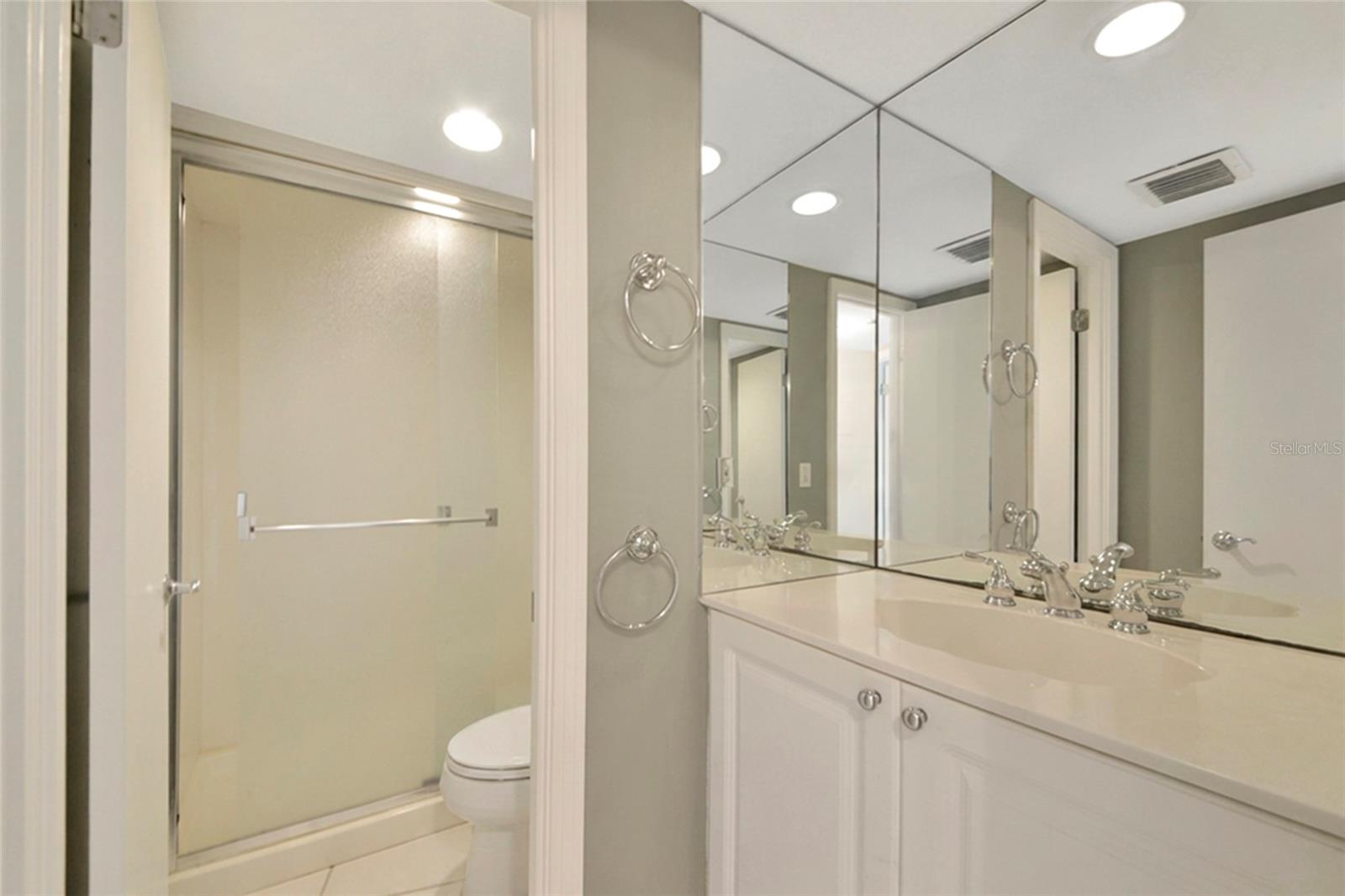 HARBOR TOWERS Y & R - Residential